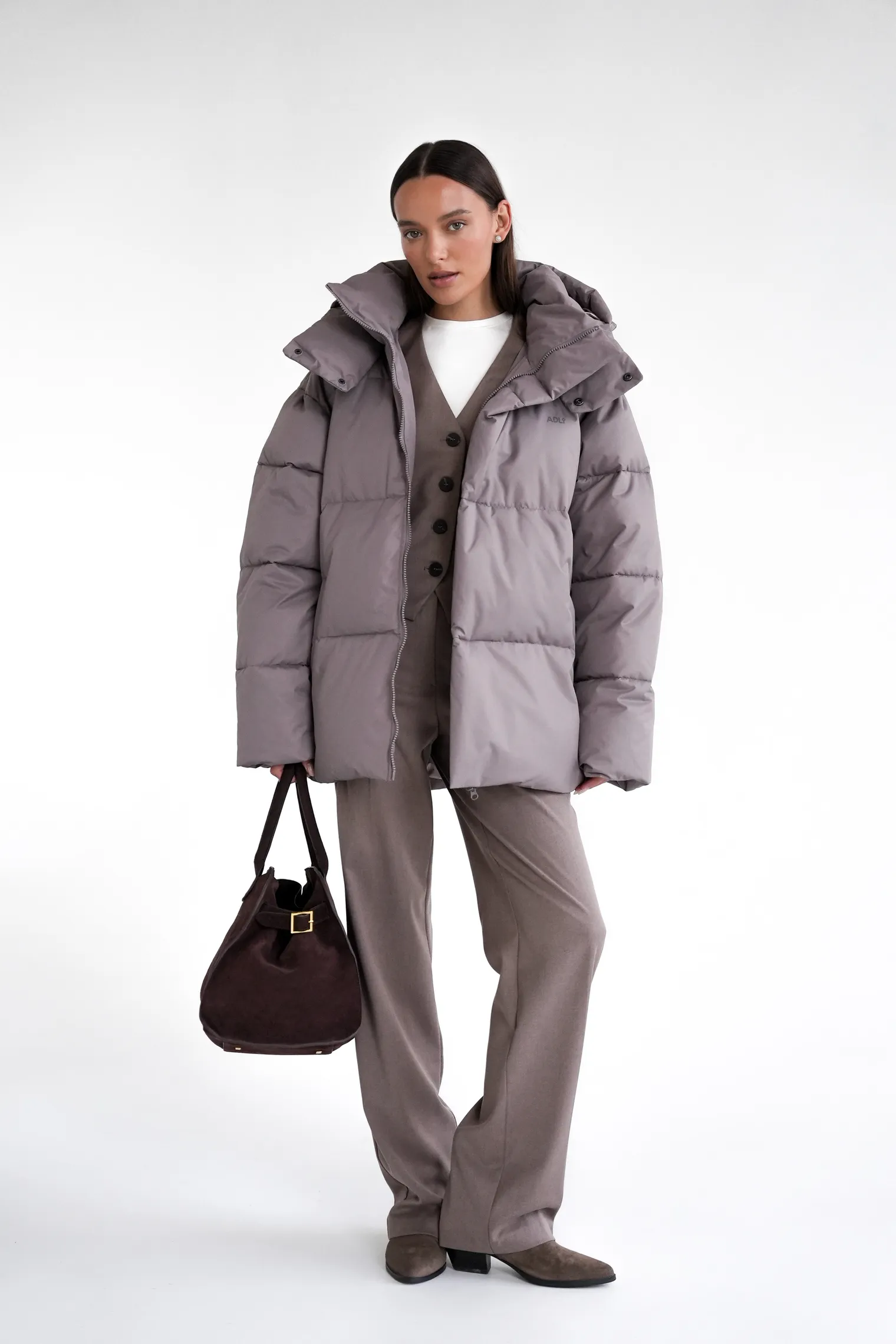 Пуховик стёганный с капюшоном цвета капучино фото 3