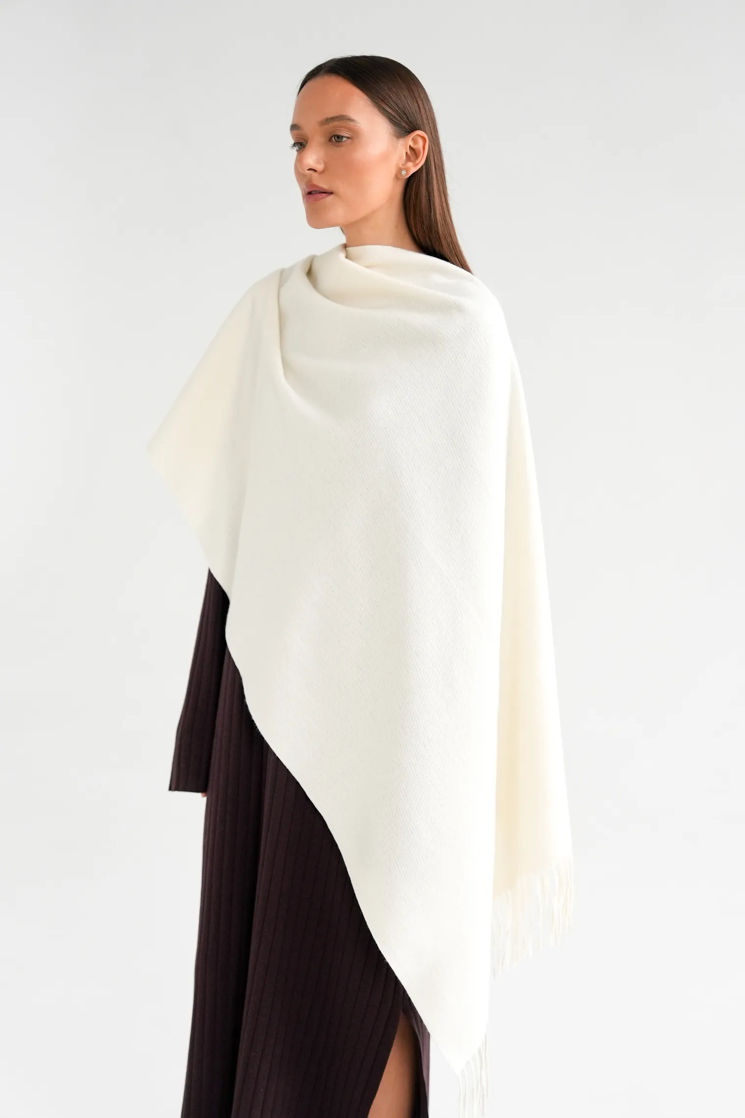 Палантин однотонный из вискозы цвета тофу фото 3