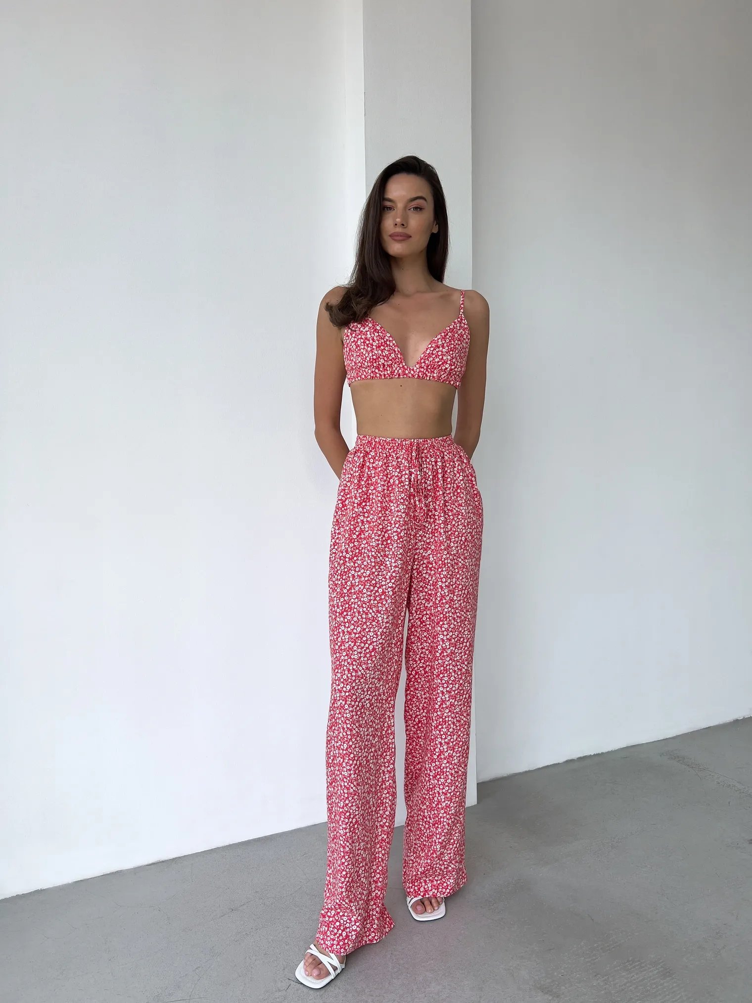 Костюм из хлопка: рубашка, брюки, топ с принтом в цвете красный/белый фото 7