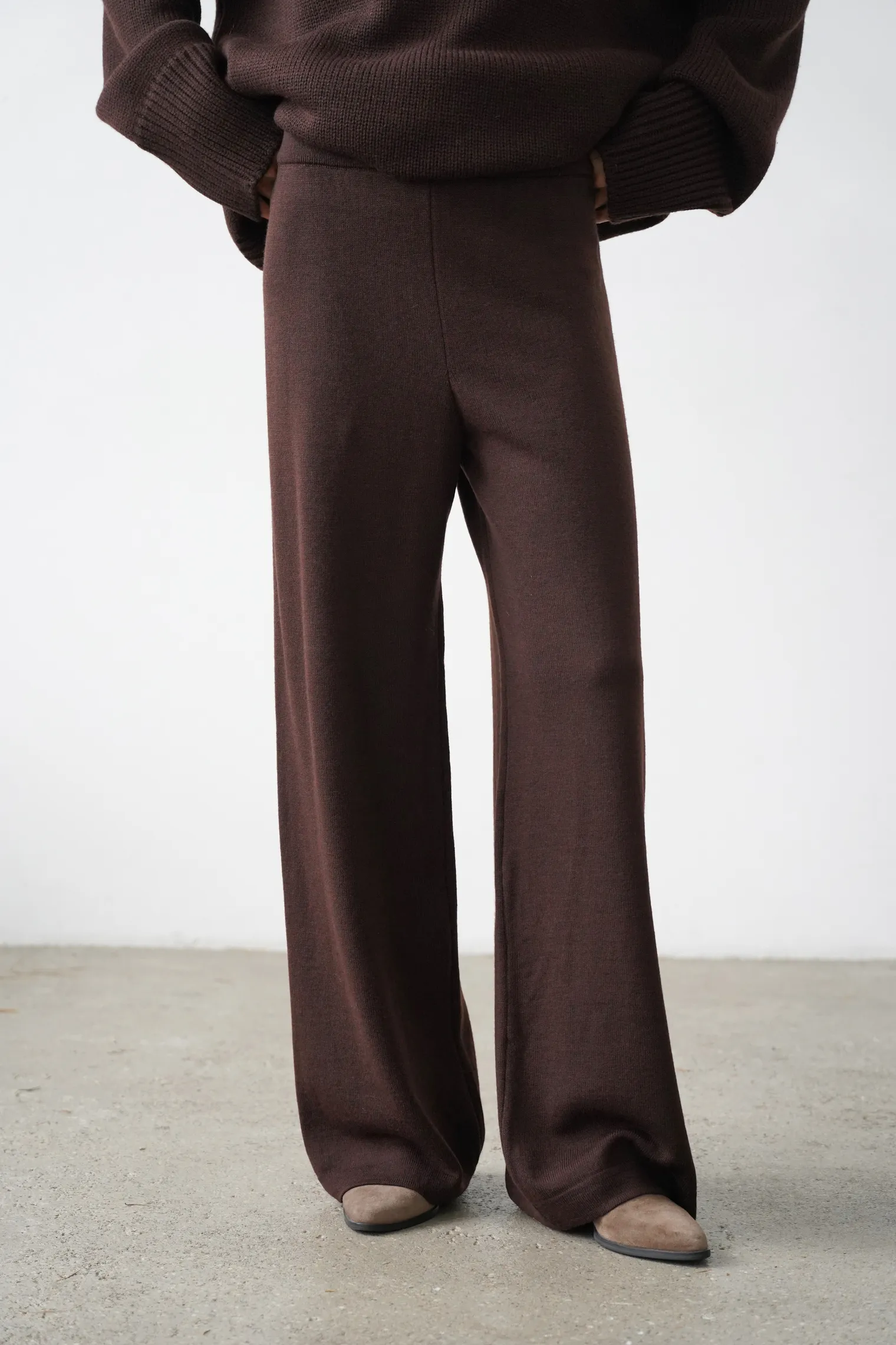 Брюки прямого кроя цвета горький шоколад фото 1