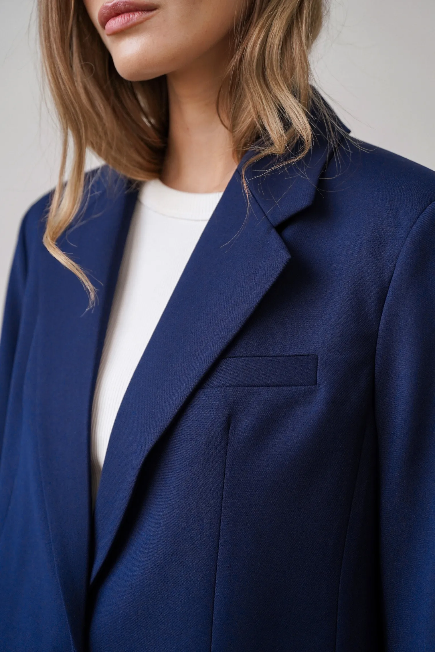 Однобортный жакет свободного кроя тёмно-синего цвета фото 2
