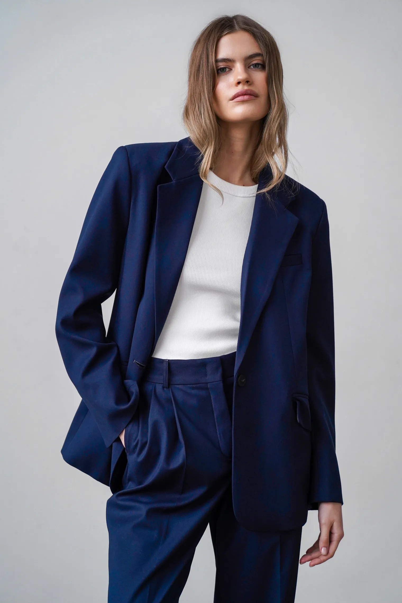 Однобортный жакет свободного кроя тёмно-синего цвета фото 1