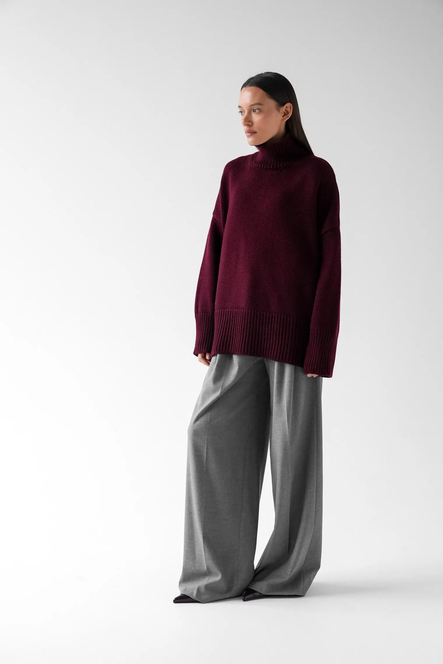 Джемпер крупной вязки с высоким воротником цвета бургундия фото 3