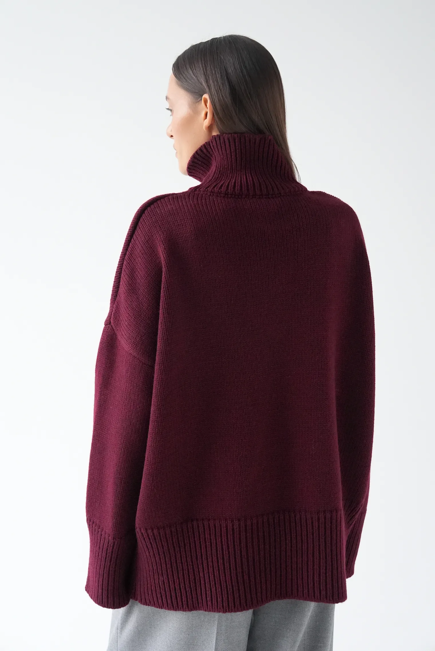 Джемпер крупной вязки с высоким воротником цвета бургундия фото 4