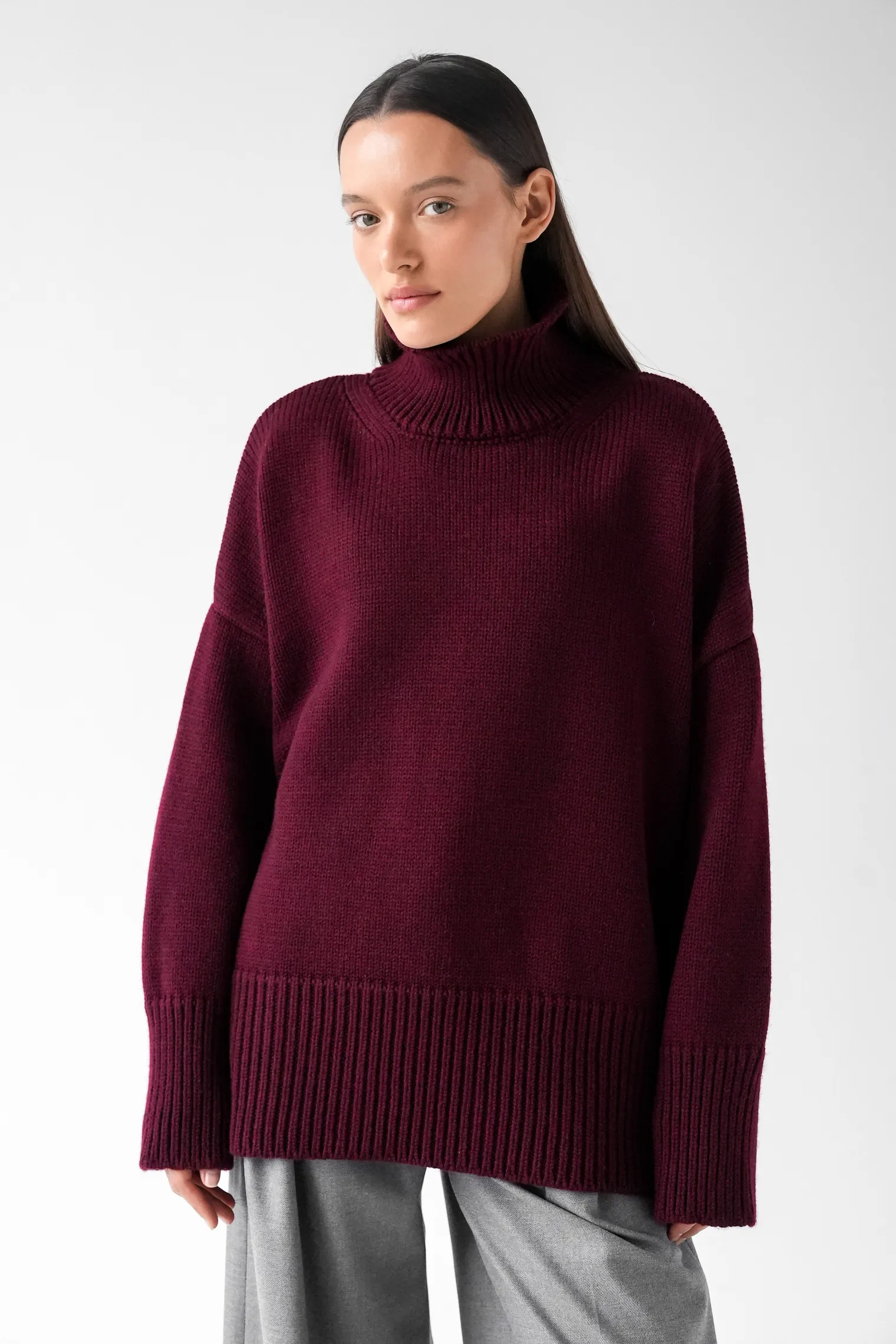 Джемпер крупной вязки с высоким воротником цвета бургундия фото 6