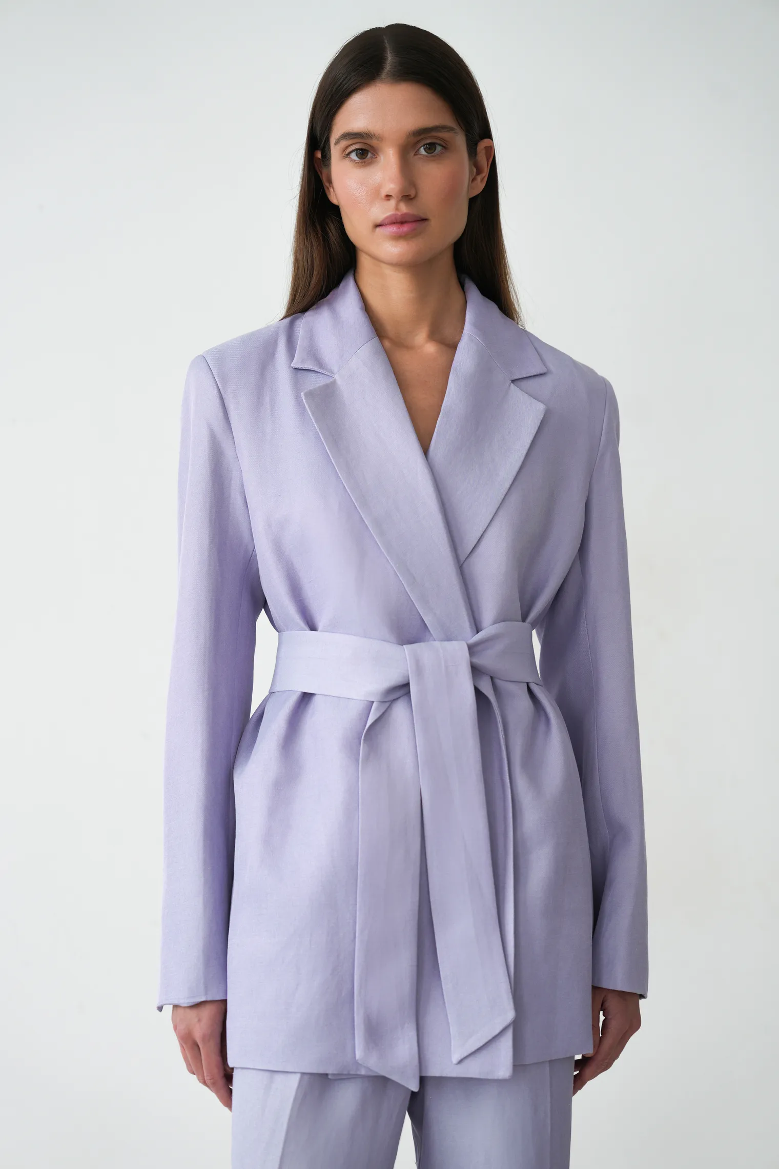 Жакет с поясом изо льна лавандового цвета фото 1