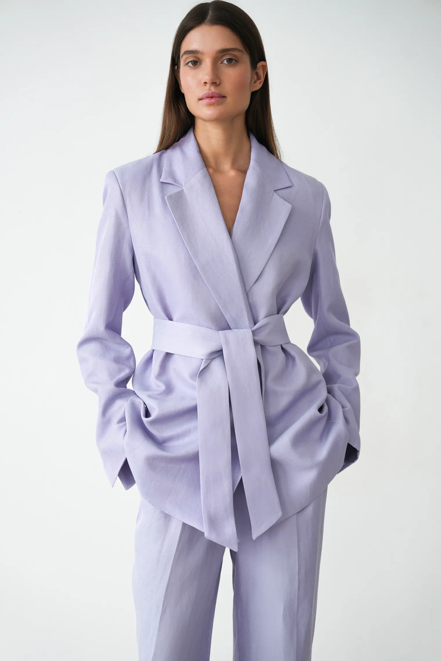 Жакет с поясом изо льна лавандового цвета фото 6