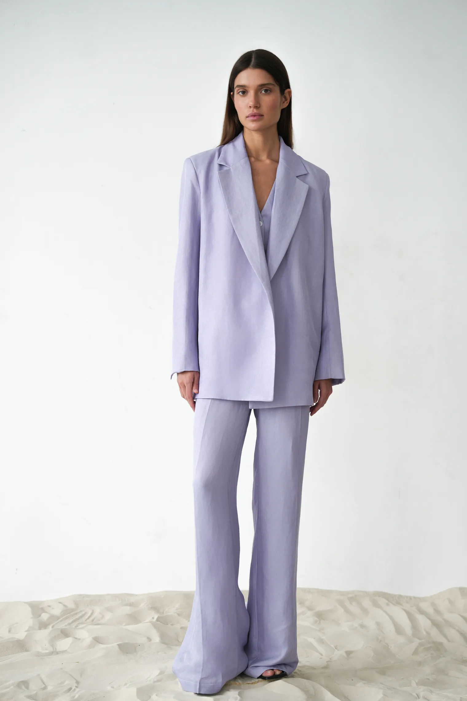 Жакет с поясом изо льна лавандового цвета фото 3