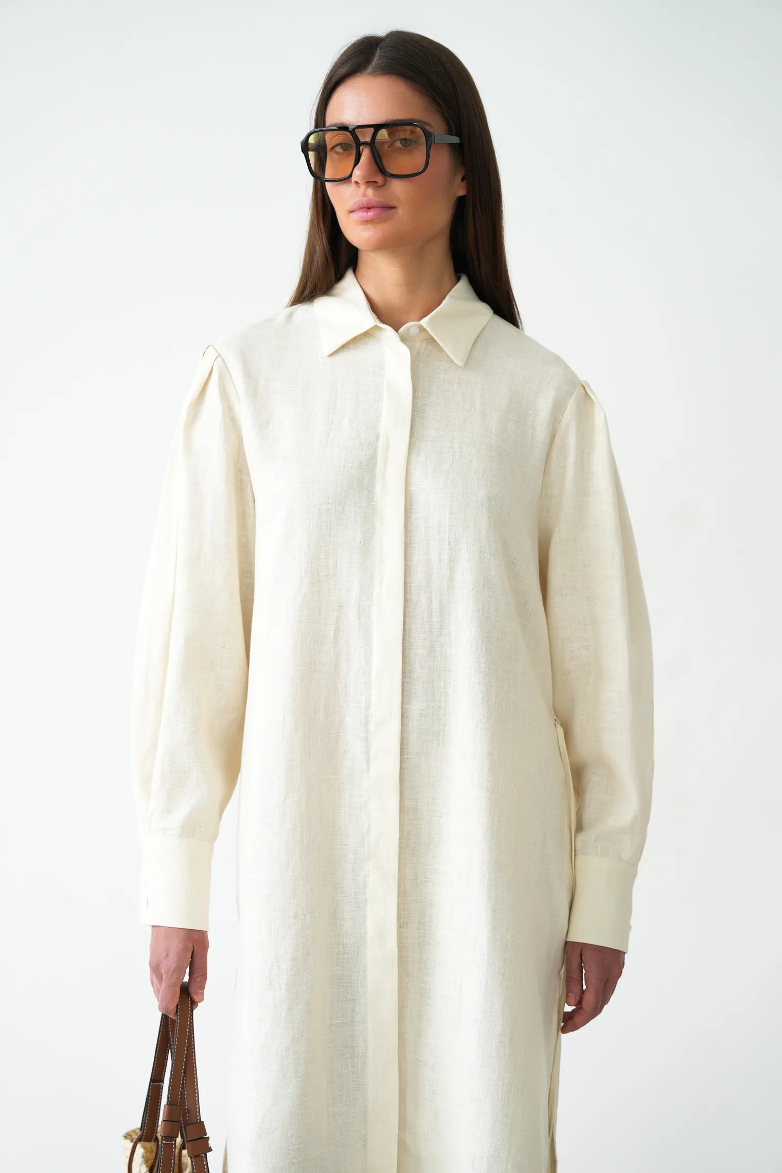 Платье-рубашка изо льна цвета тофу фото 6