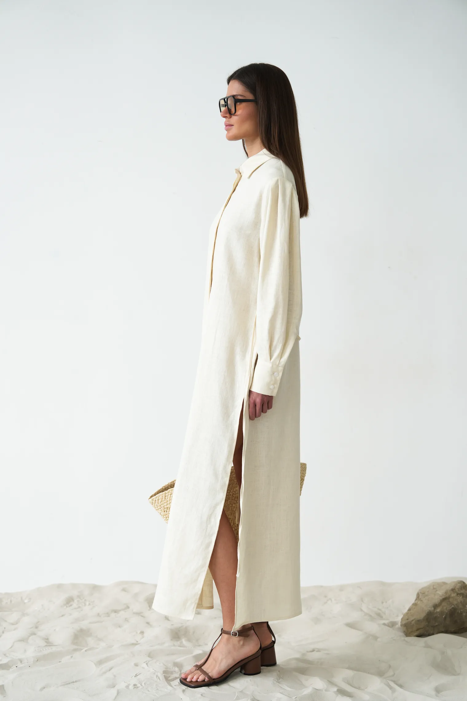 Платье-рубашка изо льна цвета тофу фото 7