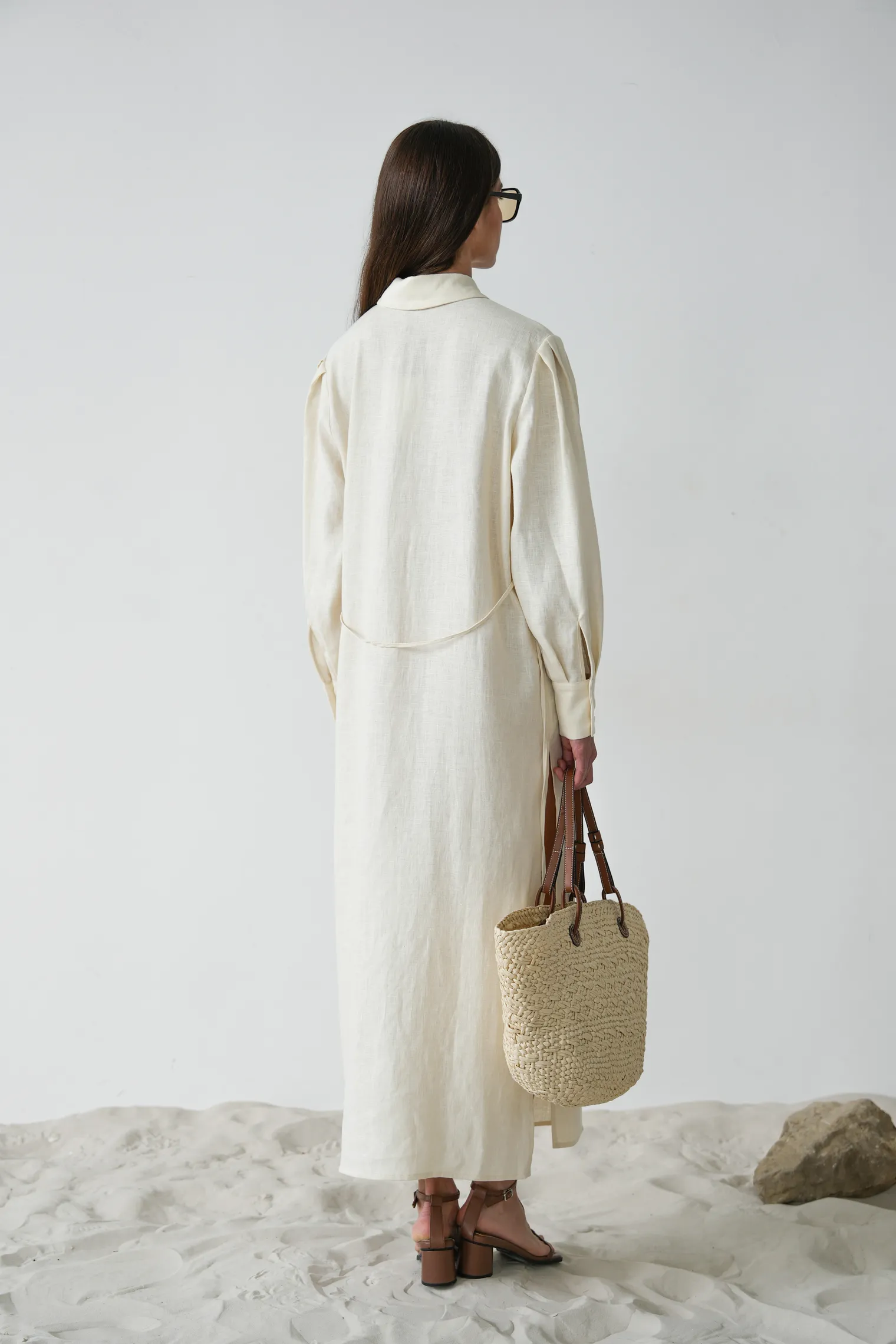 Платье-рубашка изо льна цвета тофу фото 4