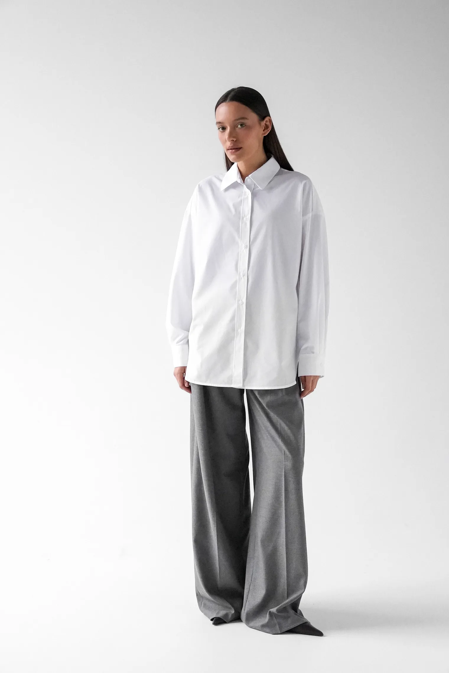 Рубашка свободного кроя белого цвета фото 3