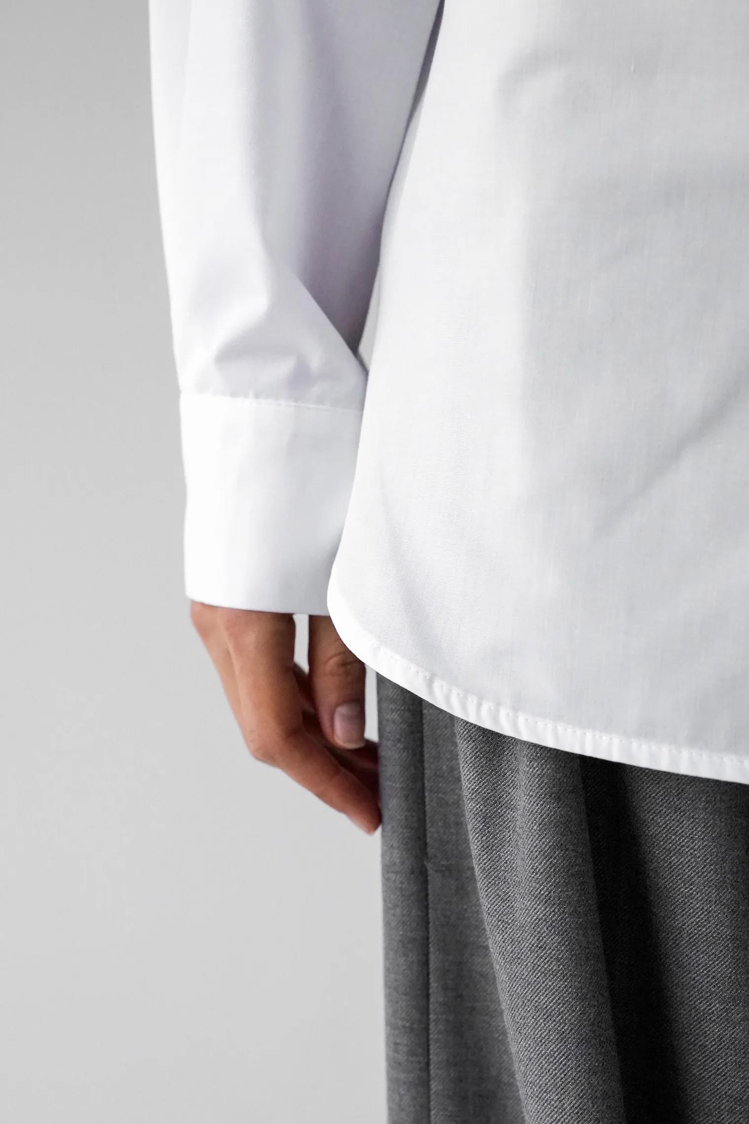 Рубашка свободного кроя белого цвета фото 9