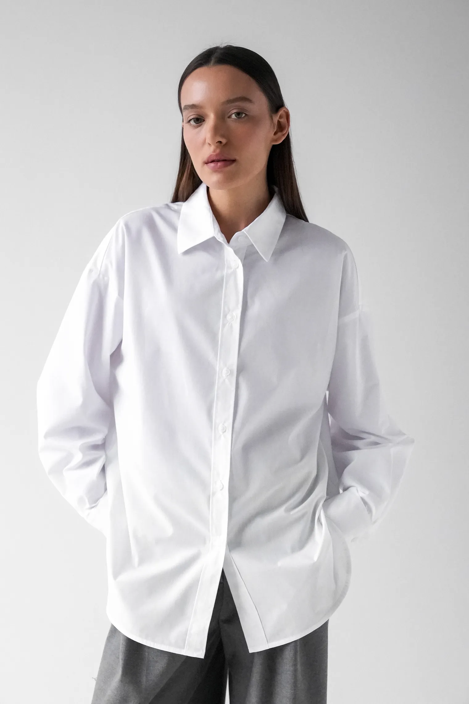 Рубашка свободного кроя белого цвета фото 2