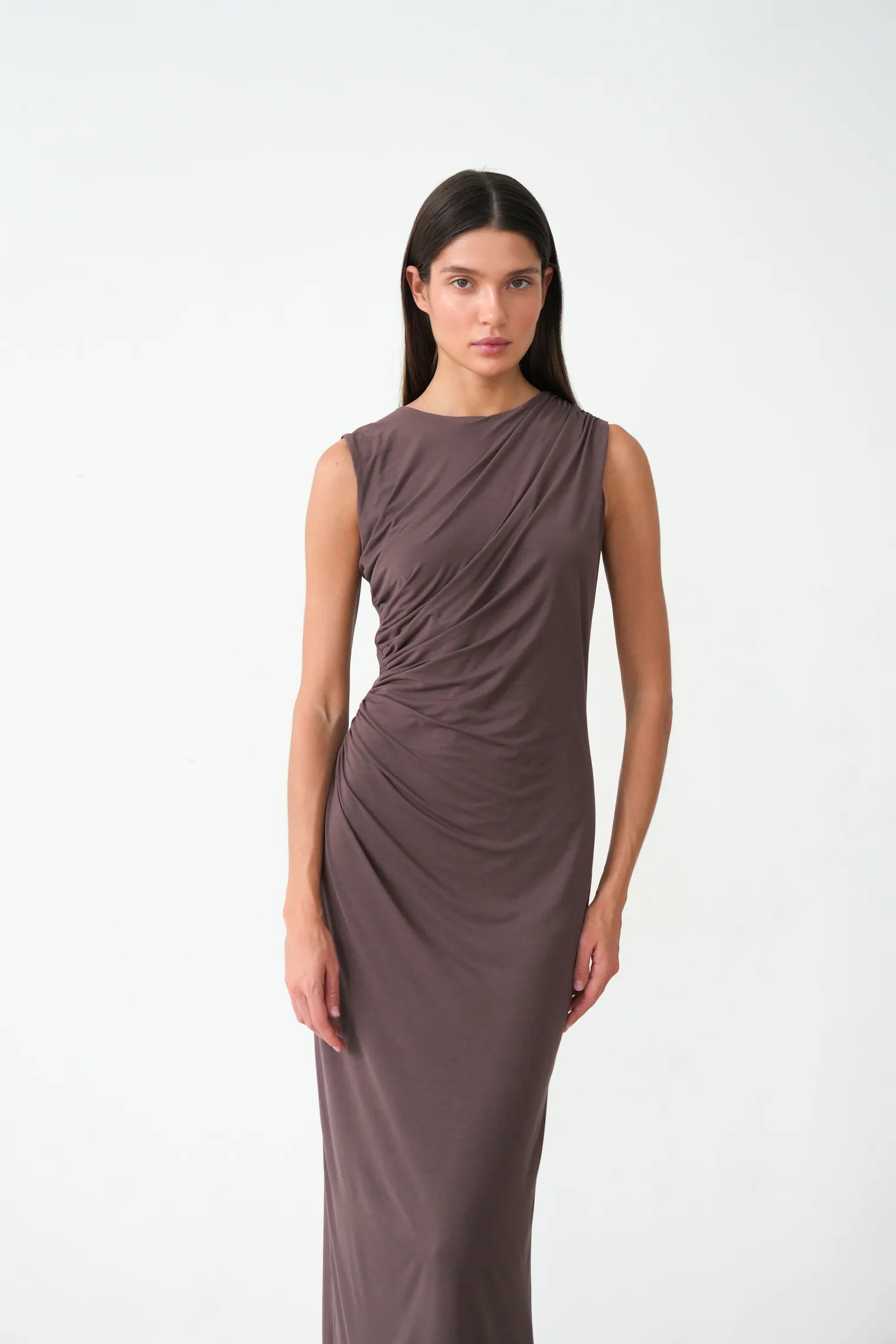 Платье макси со складками шоколадного цвета фото 6