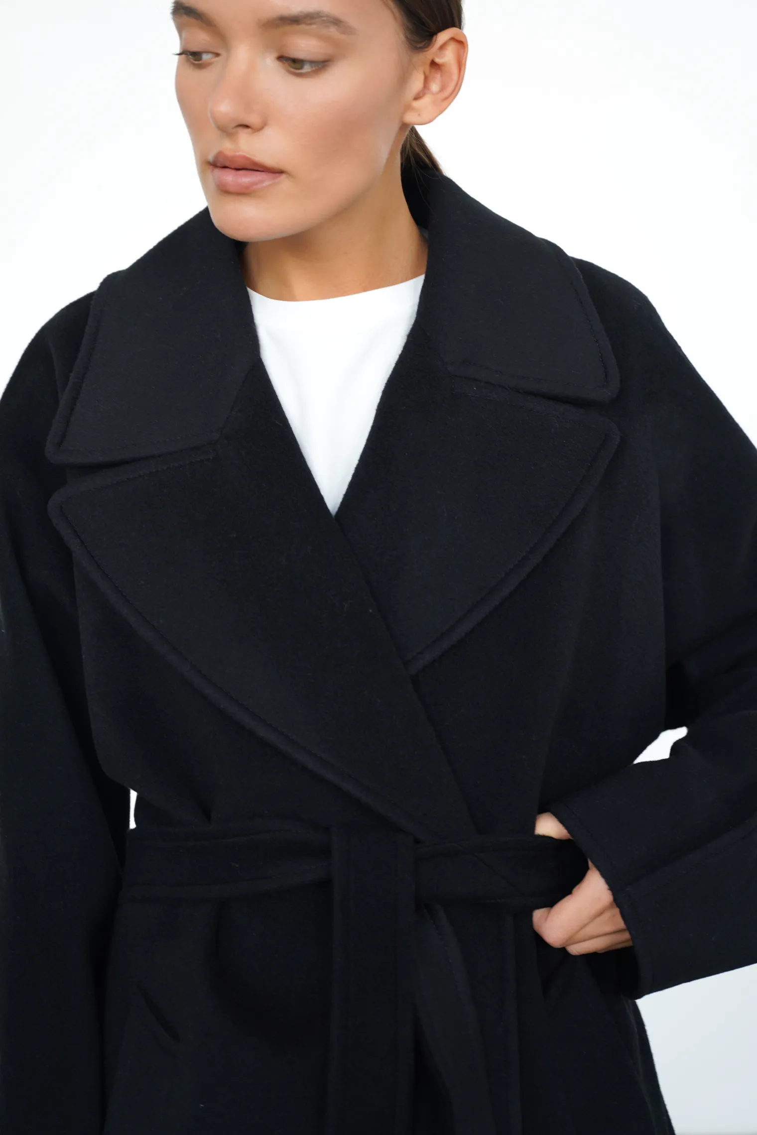 Пальто-халат с цельнокройным рукавом чёрного цвета фото 2