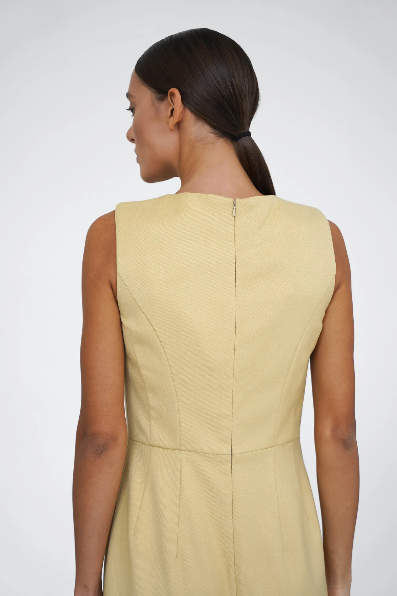 Платье миди без рукавов цвета молочный лимон фото 6