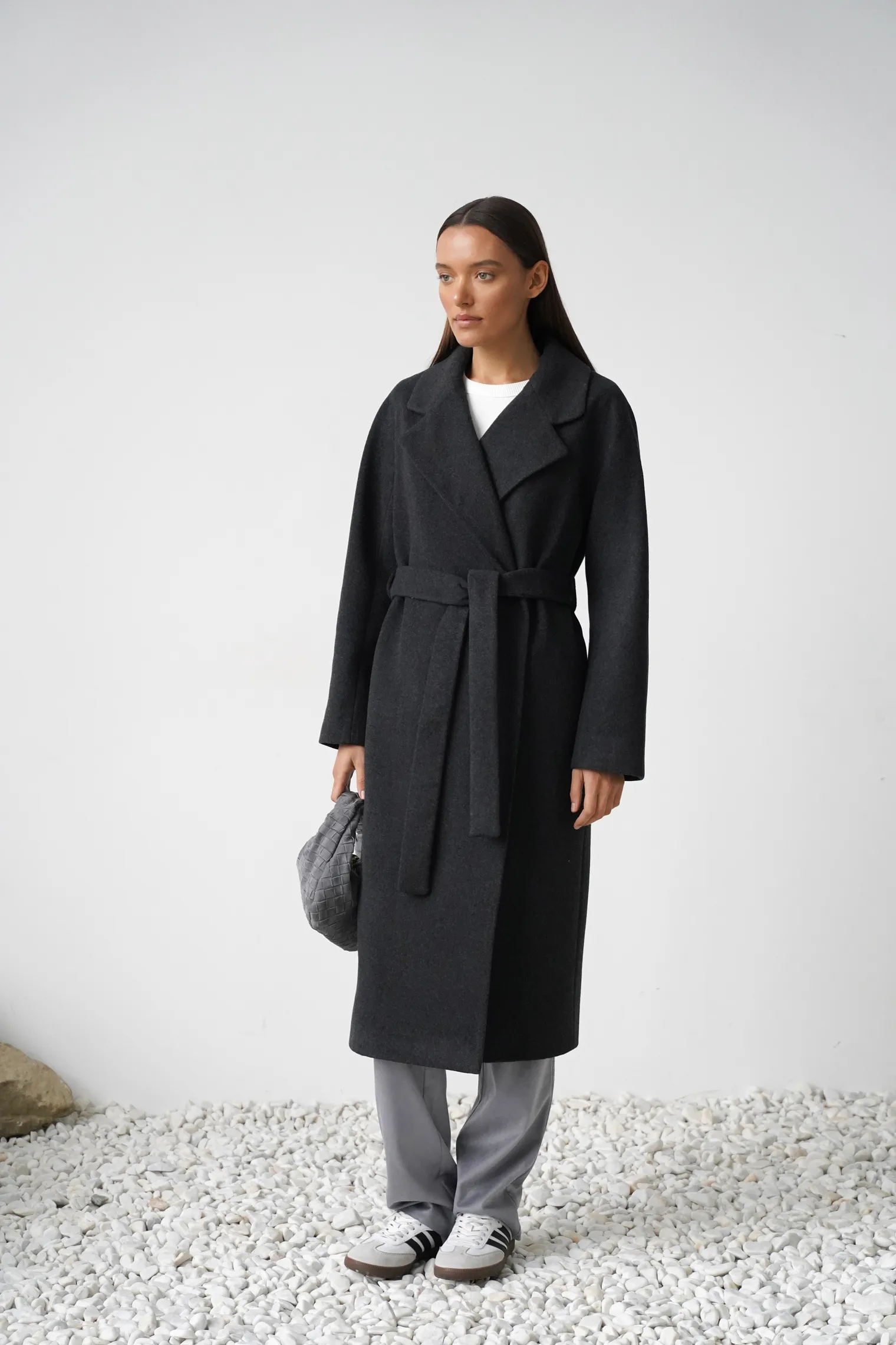 Пальто-халат с поясом, из шерсти графитового цвета фото 1
