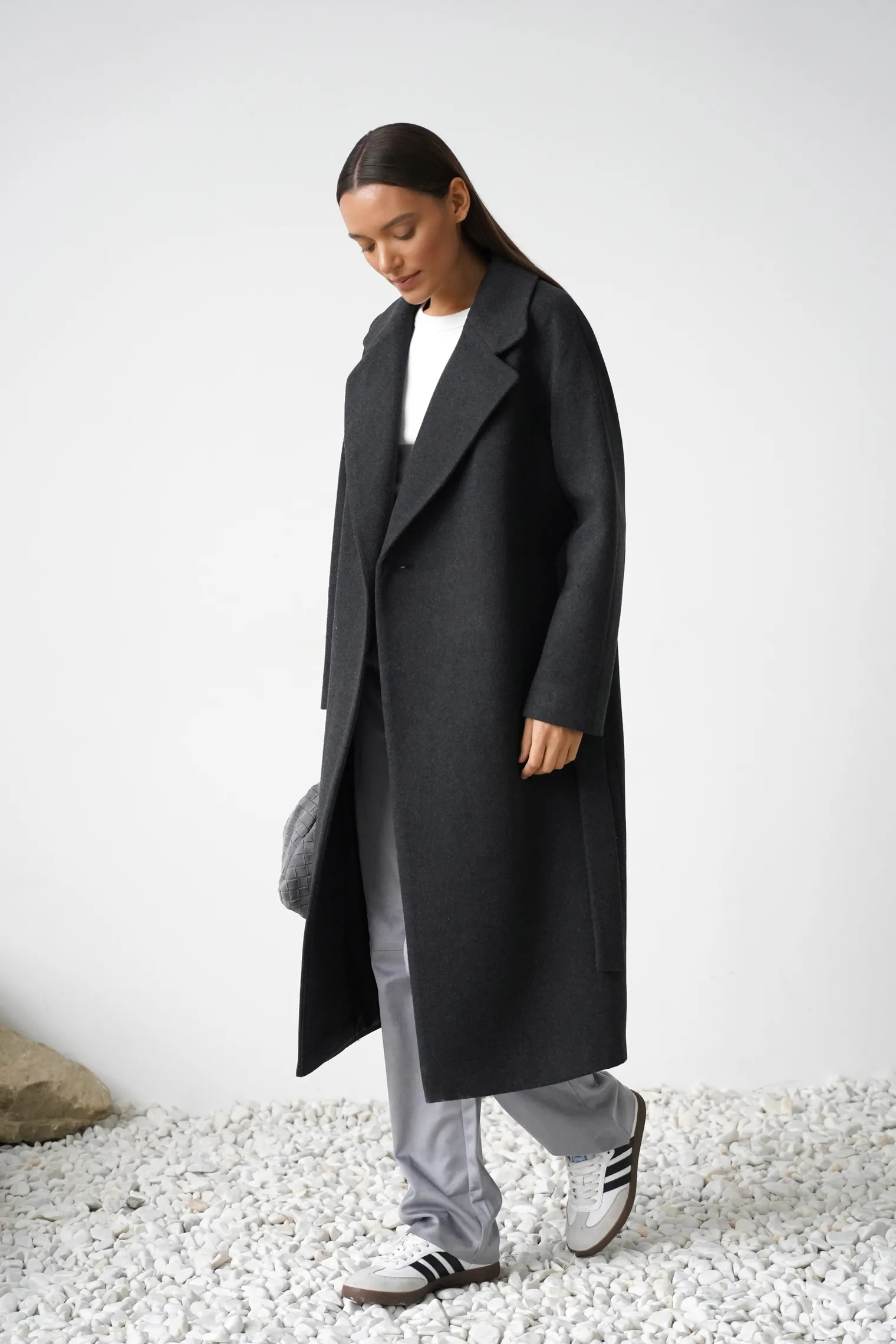 Пальто-халат с поясом, из шерсти графитового цвета фото 3