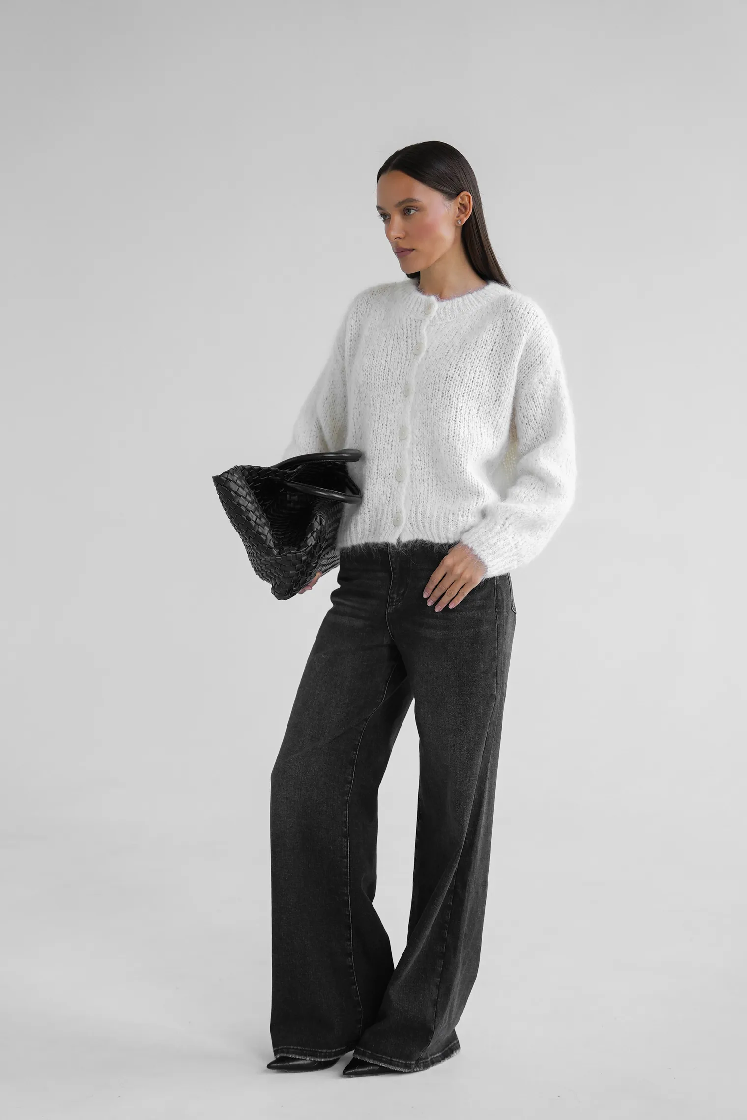 Кардиган крупной вязки из мохера на пуговицах молочного цвета фото 9