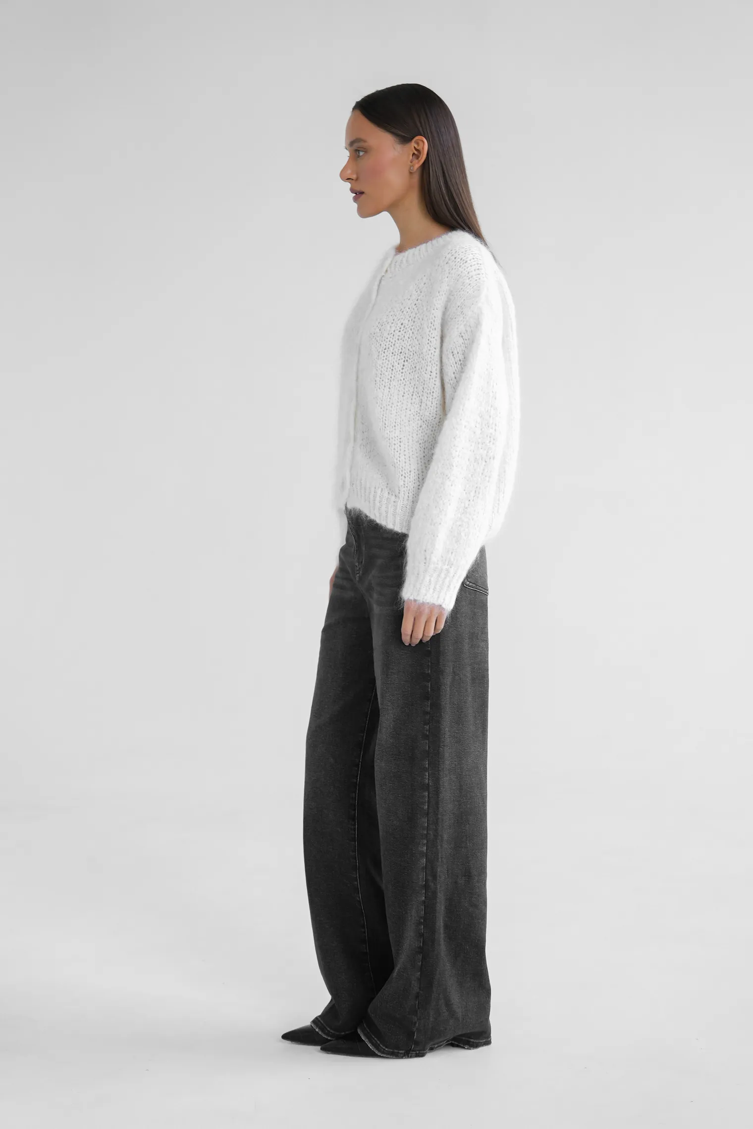 Кардиган крупной вязки из мохера на пуговицах молочного цвета фото 7