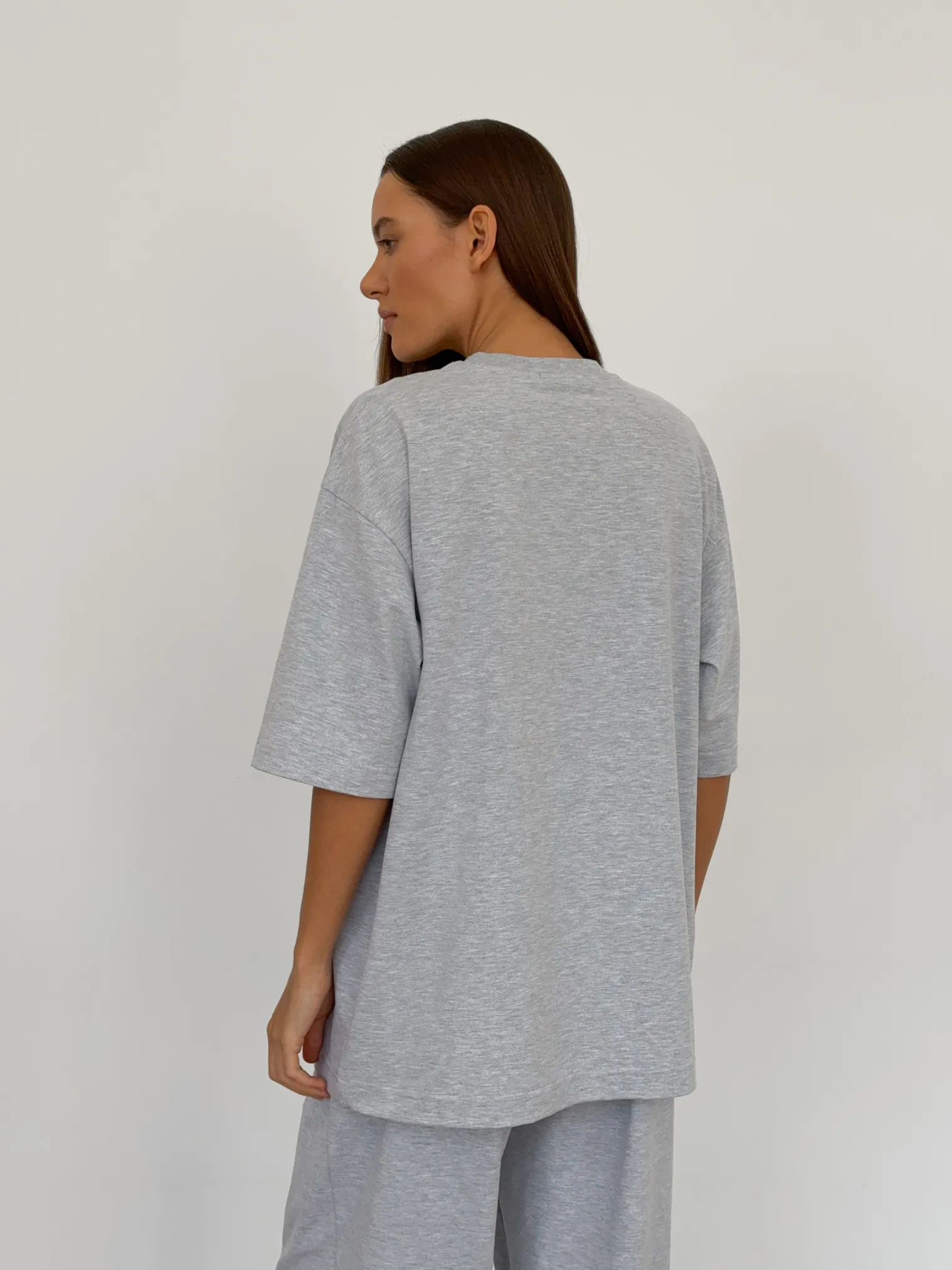 Футболка свободного кроя цвета серый меланж фото 5