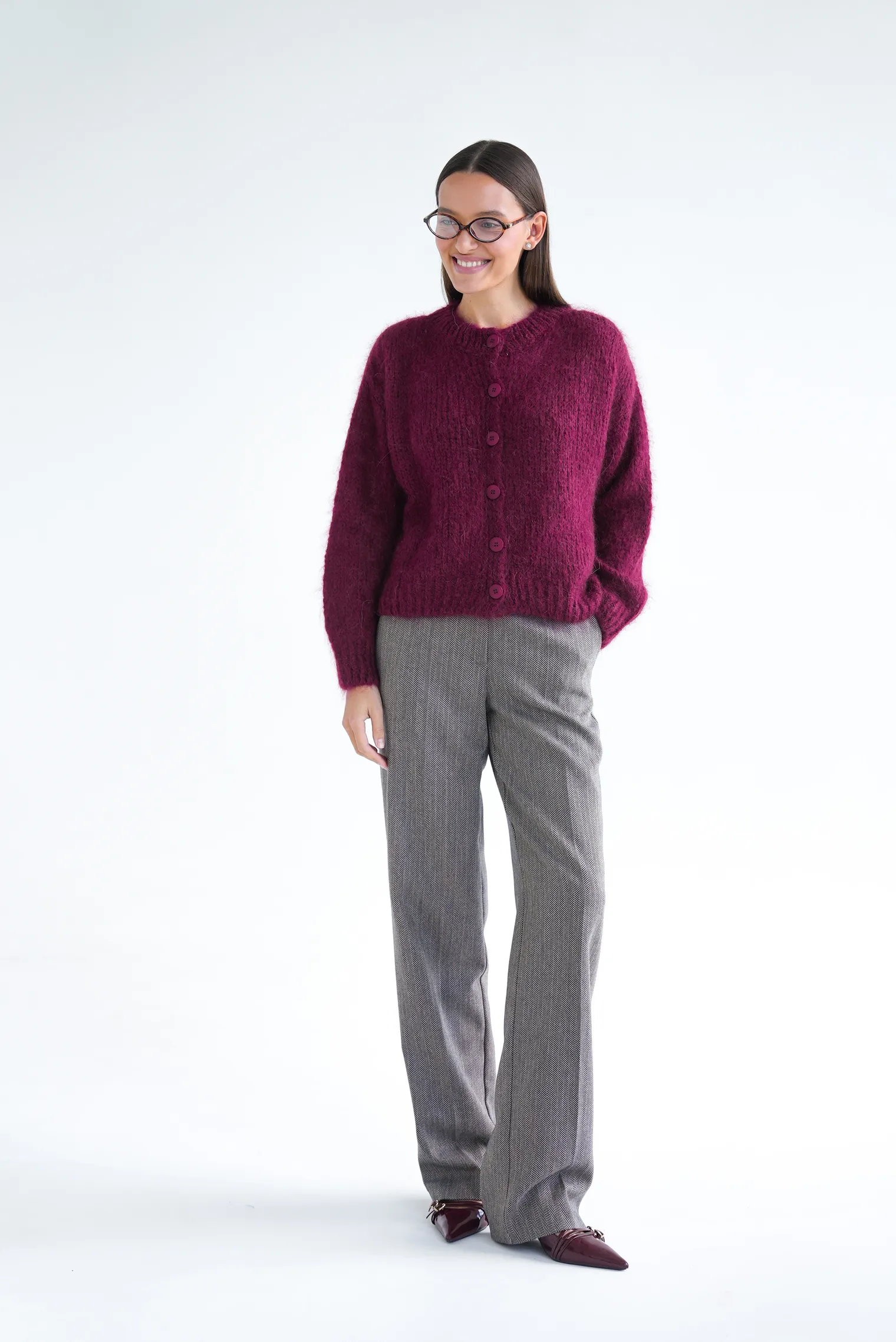 Кардиган крупной вязки из мохера на пуговицах винного цвета фото 9