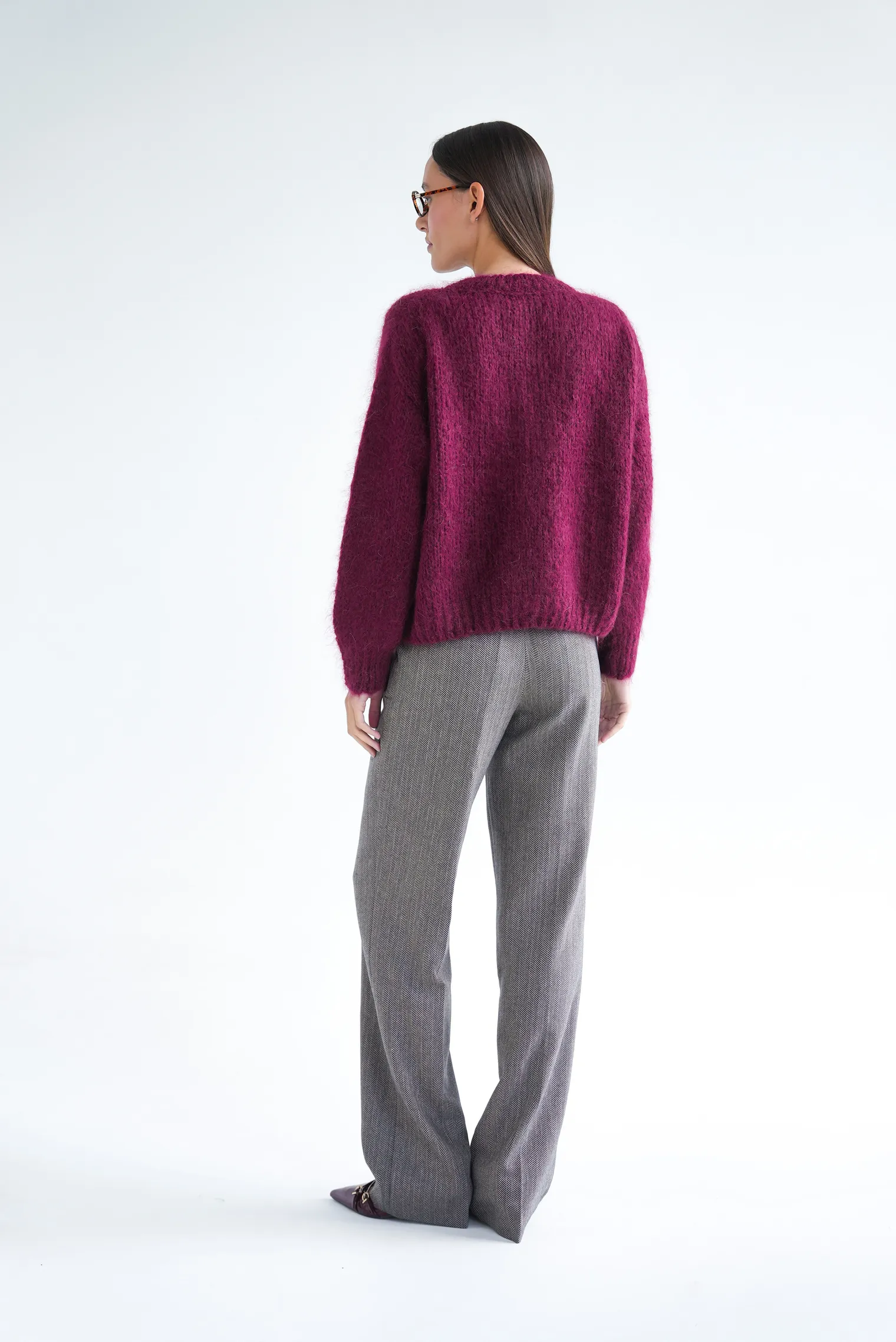 Кардиган крупной вязки из мохера на пуговицах винного цвета фото 6