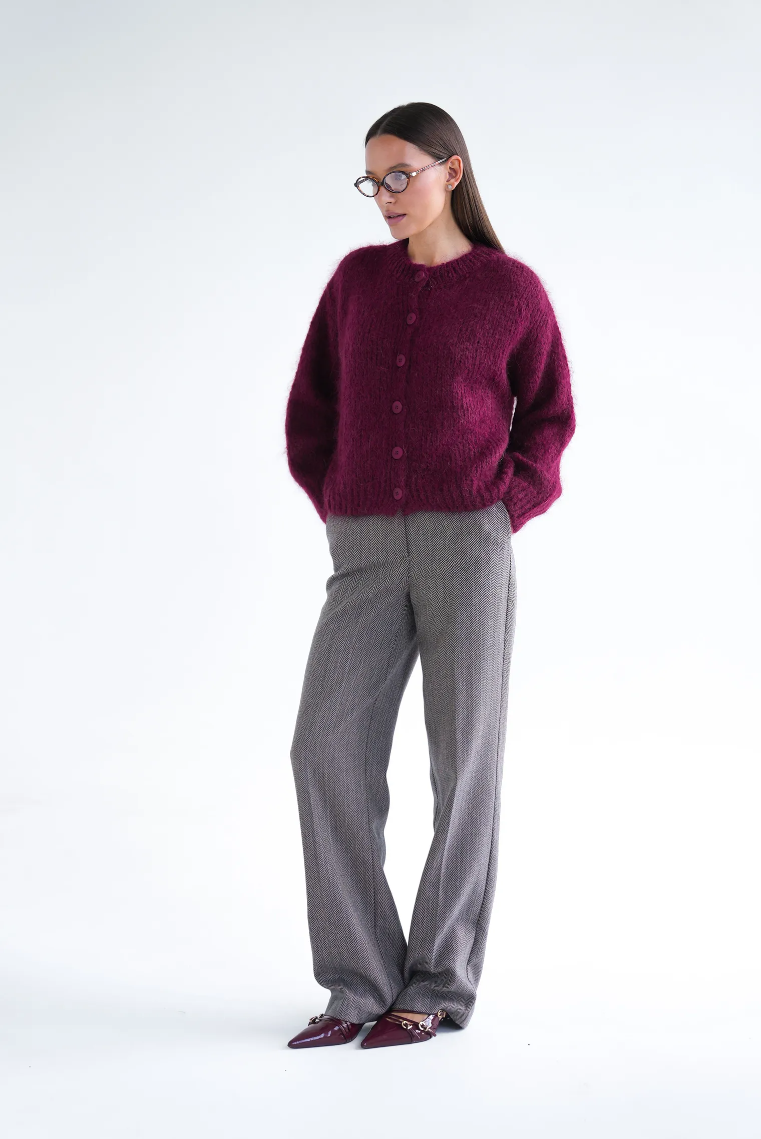 Кардиган крупной вязки из мохера на пуговицах винного цвета фото 7