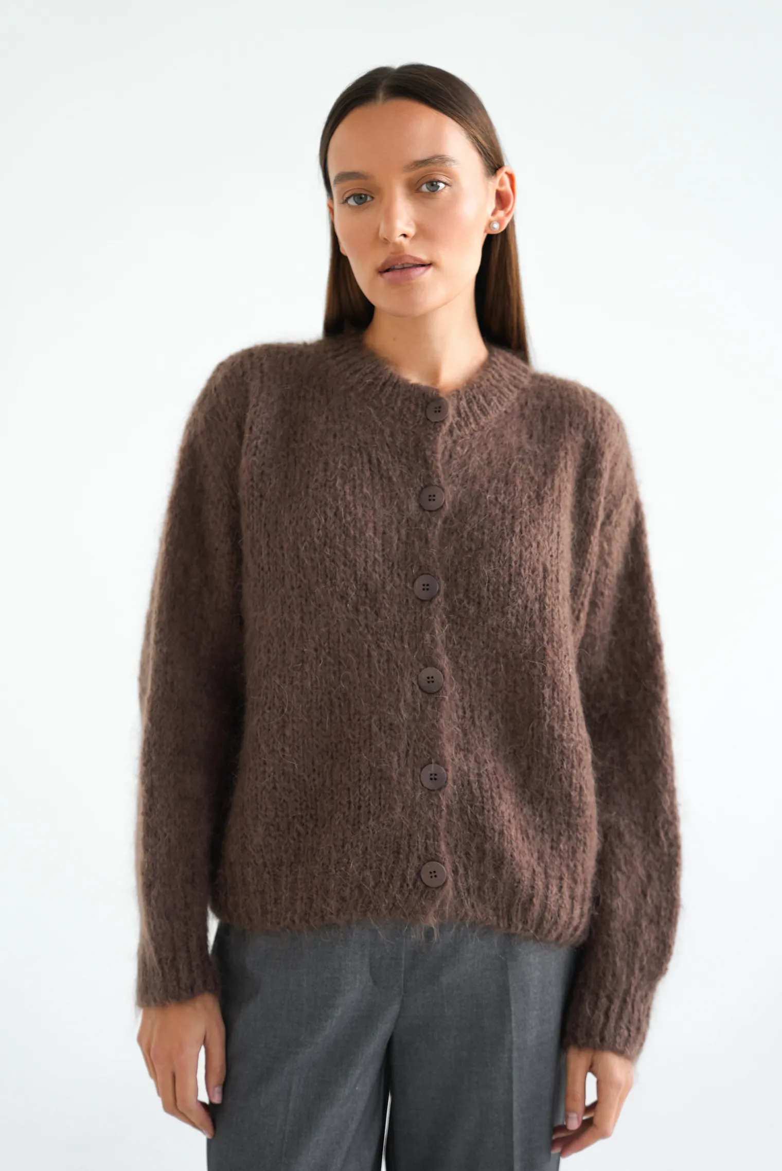 Кардиган крупной вязки из мохера на пуговицах шоколадного цвета фото 6