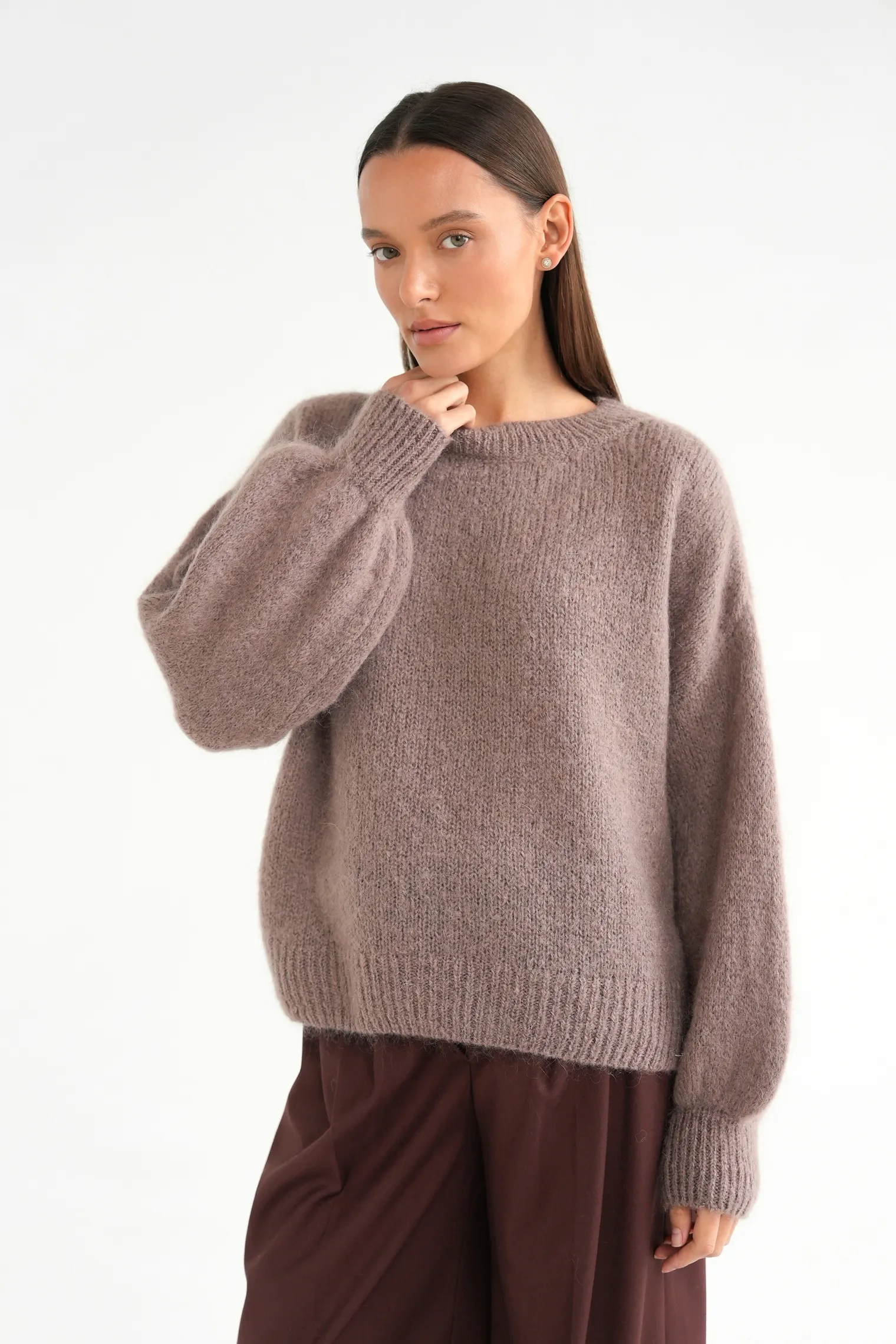 Джемпер из мохера с низким воротником кофейного цвета фото 8