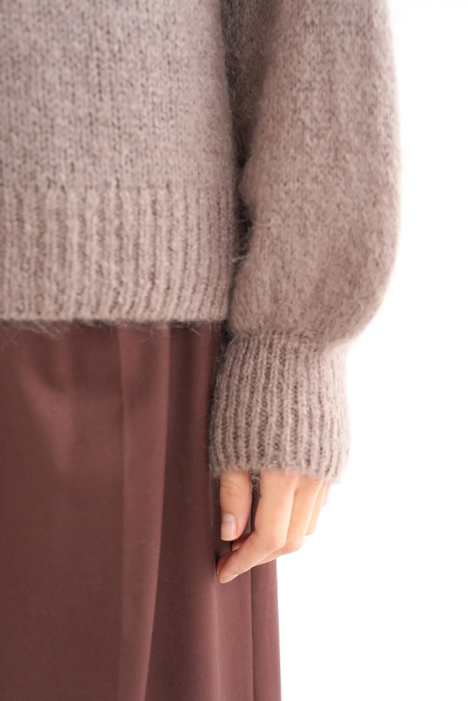 Джемпер из мохера с низким воротником кофейного цвета фото 7