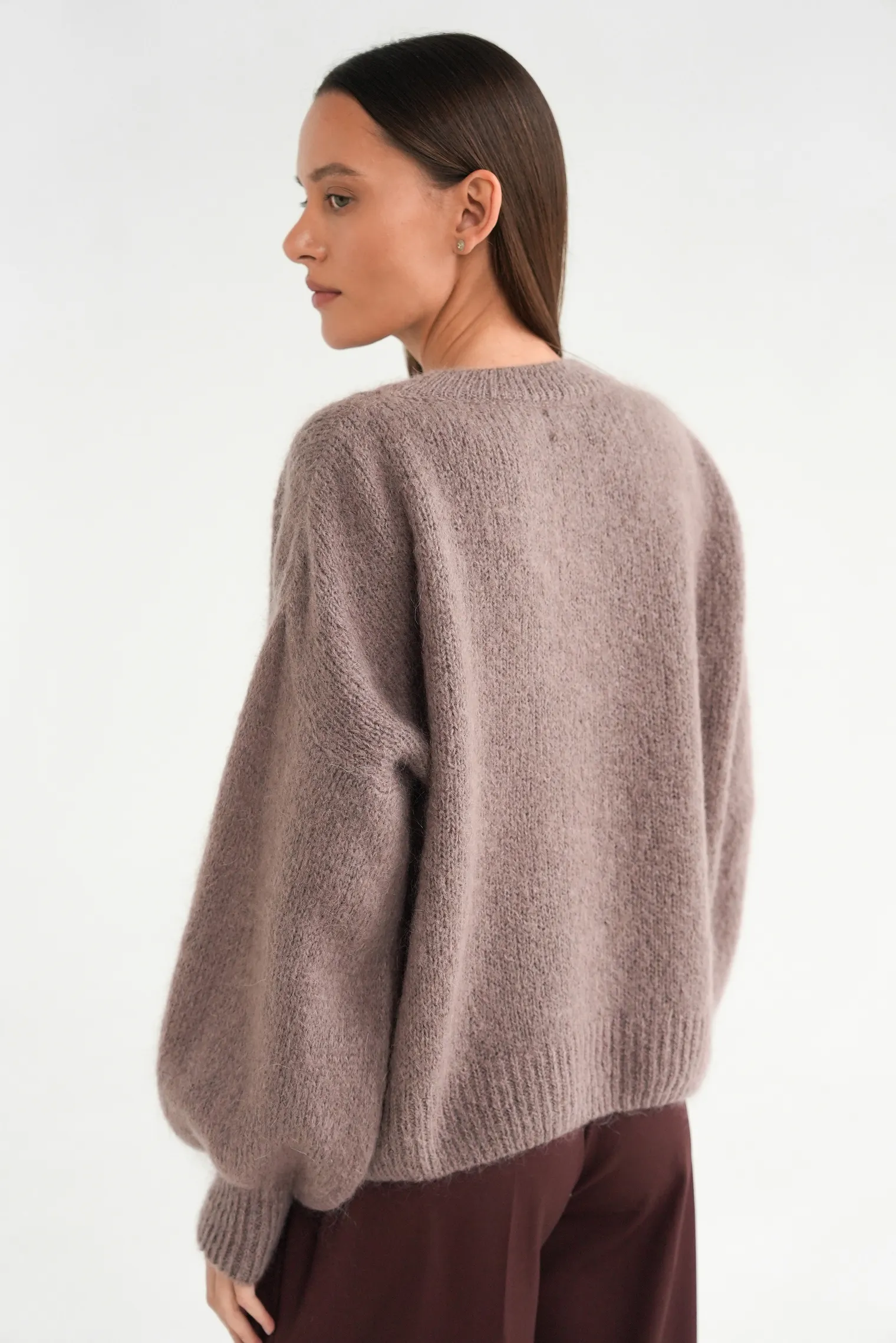 Джемпер из мохера с низким воротником кофейного цвета фото 4