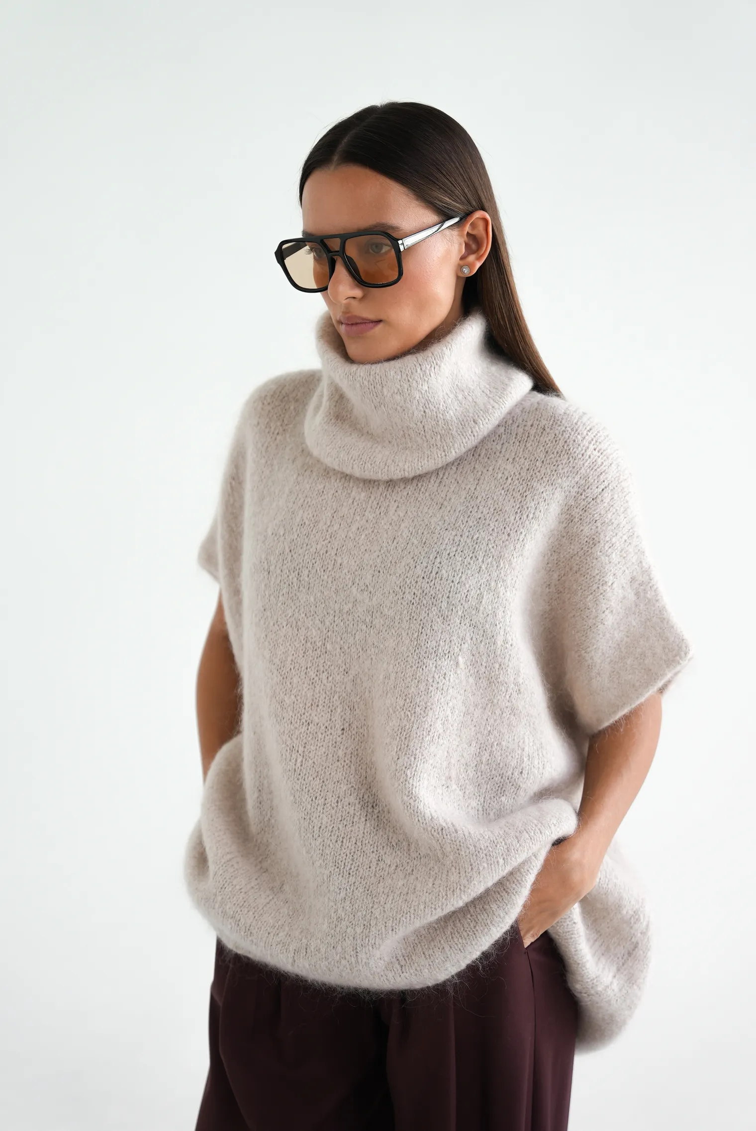 Джемпер крупной вязки из мохера без рукавов цвета льна фото 7