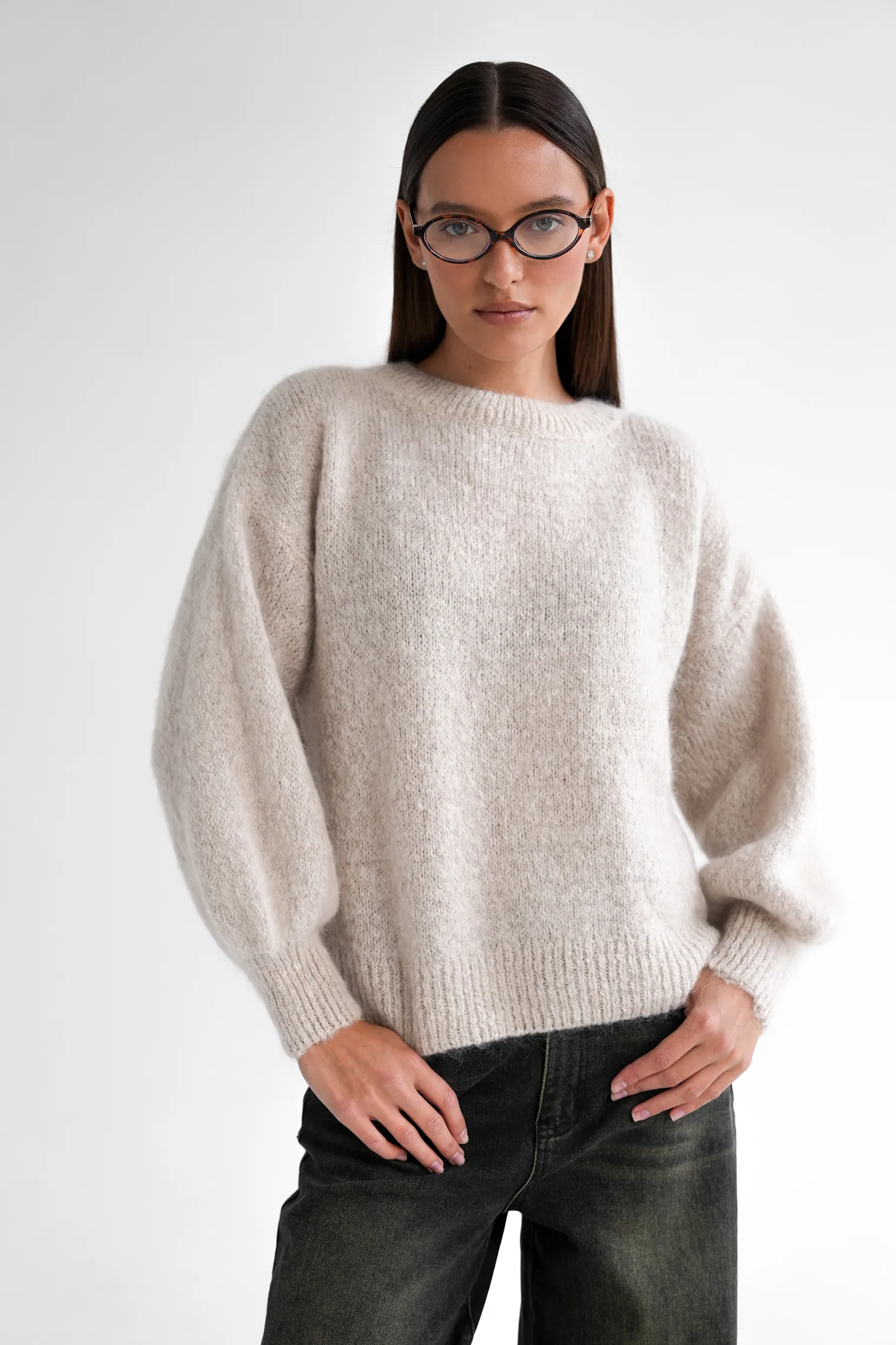 Джемпер из мохера с низким воротником цвета льна фото 1