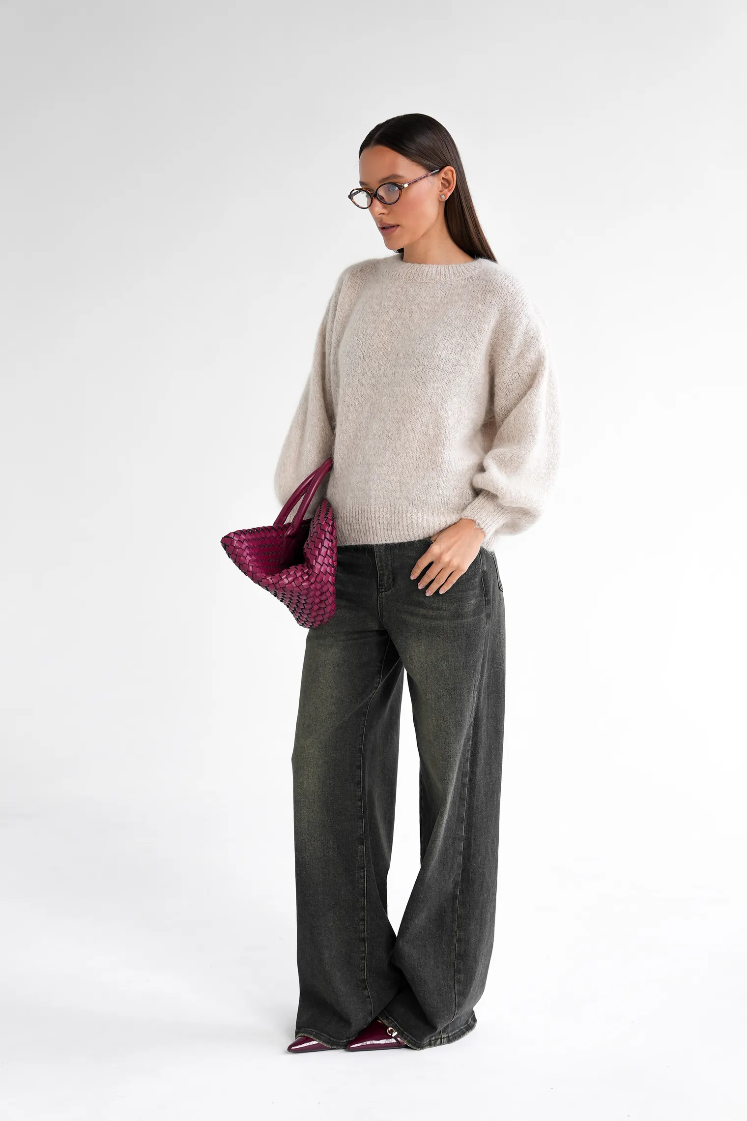 Джемпер из мохера с низким воротником цвета льна фото 8