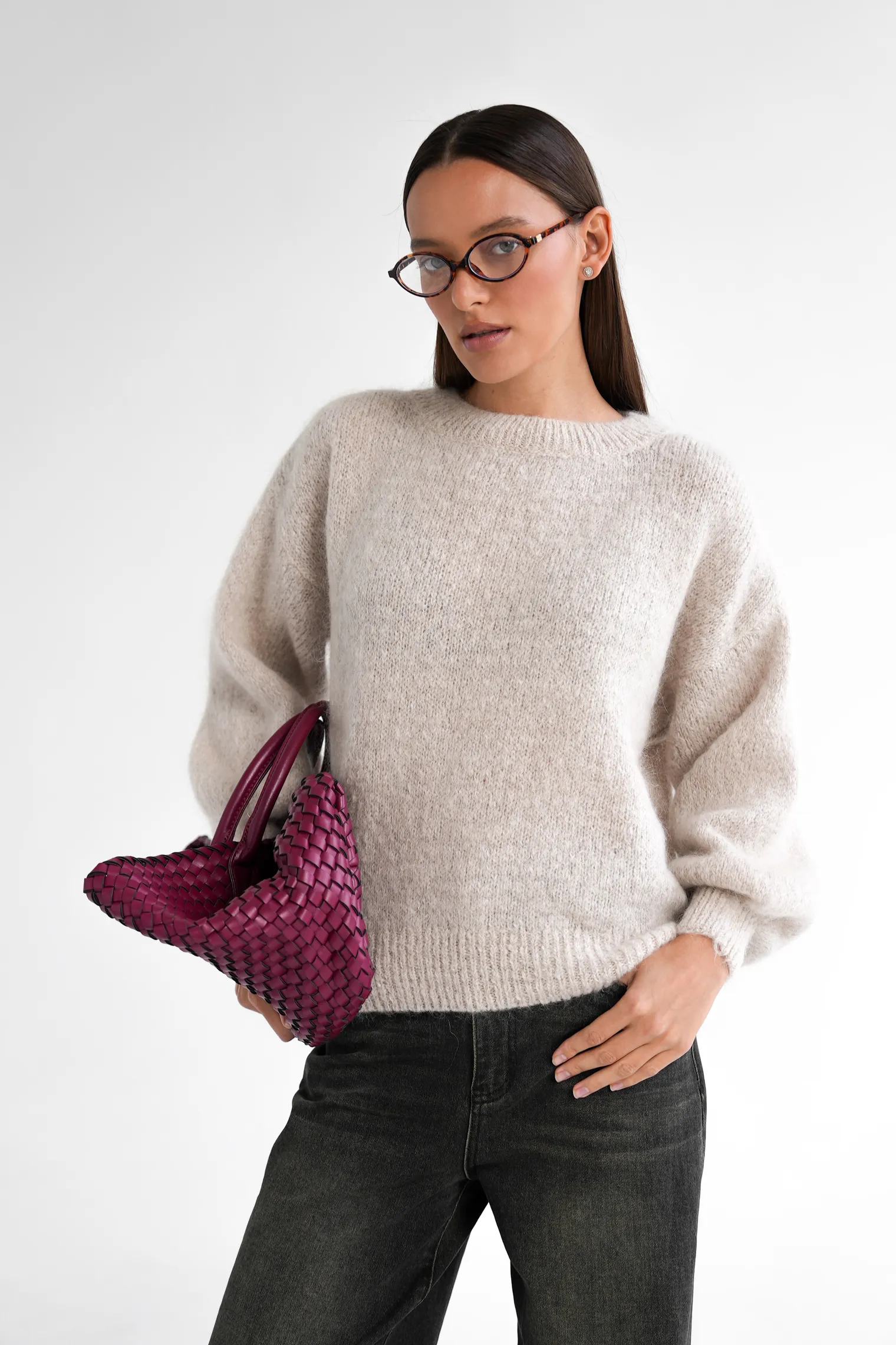 Джемпер из мохера с низким воротником цвета льна фото 7