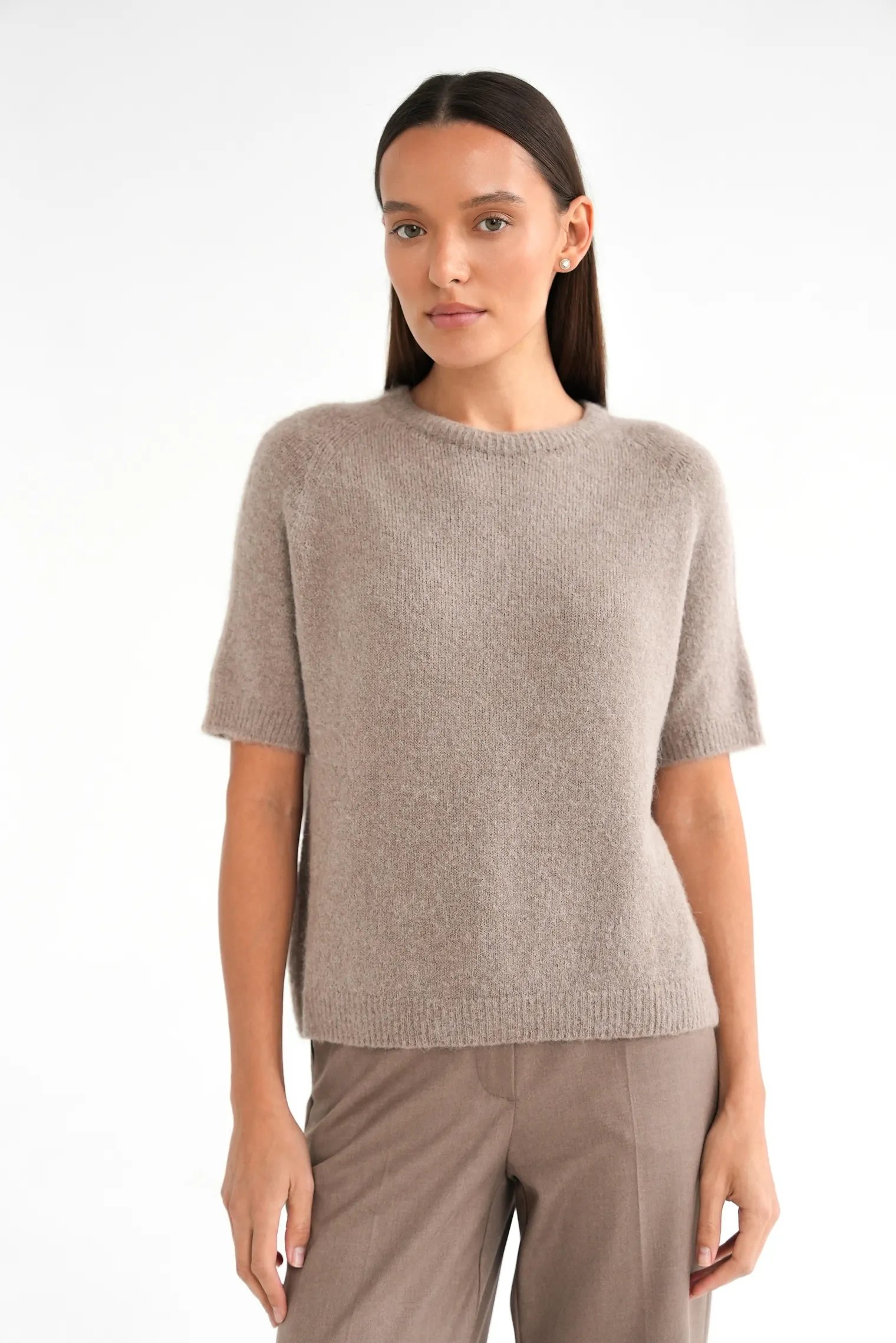 Пуловер мелкой вязки с низким воротником кофейного цвета фото 1