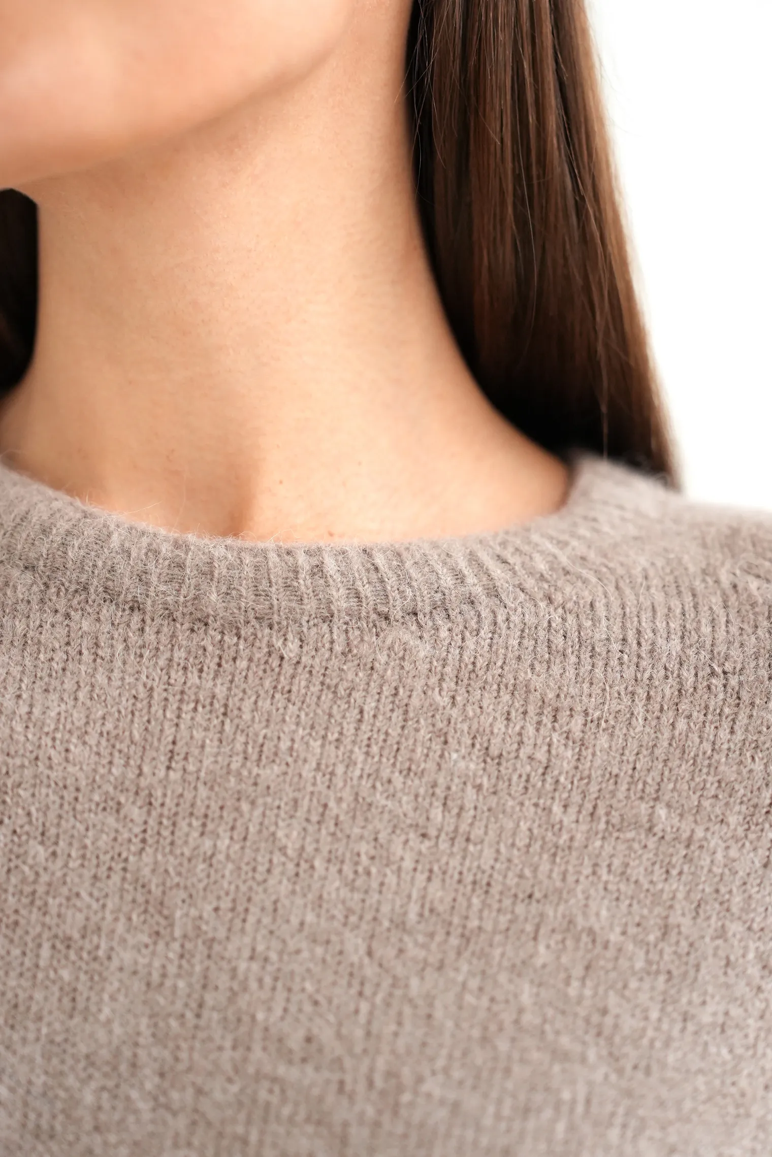 Пуловер мелкой вязки с низким воротником кофейного цвета фото 8