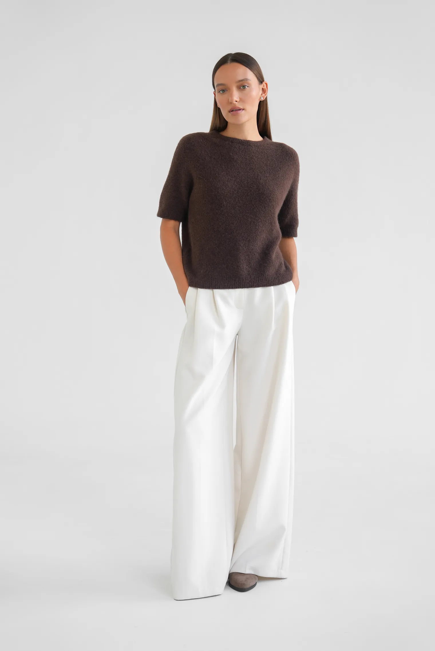 Пуловер мелкой вязки с низким воротником шоколадного цвета фото 9