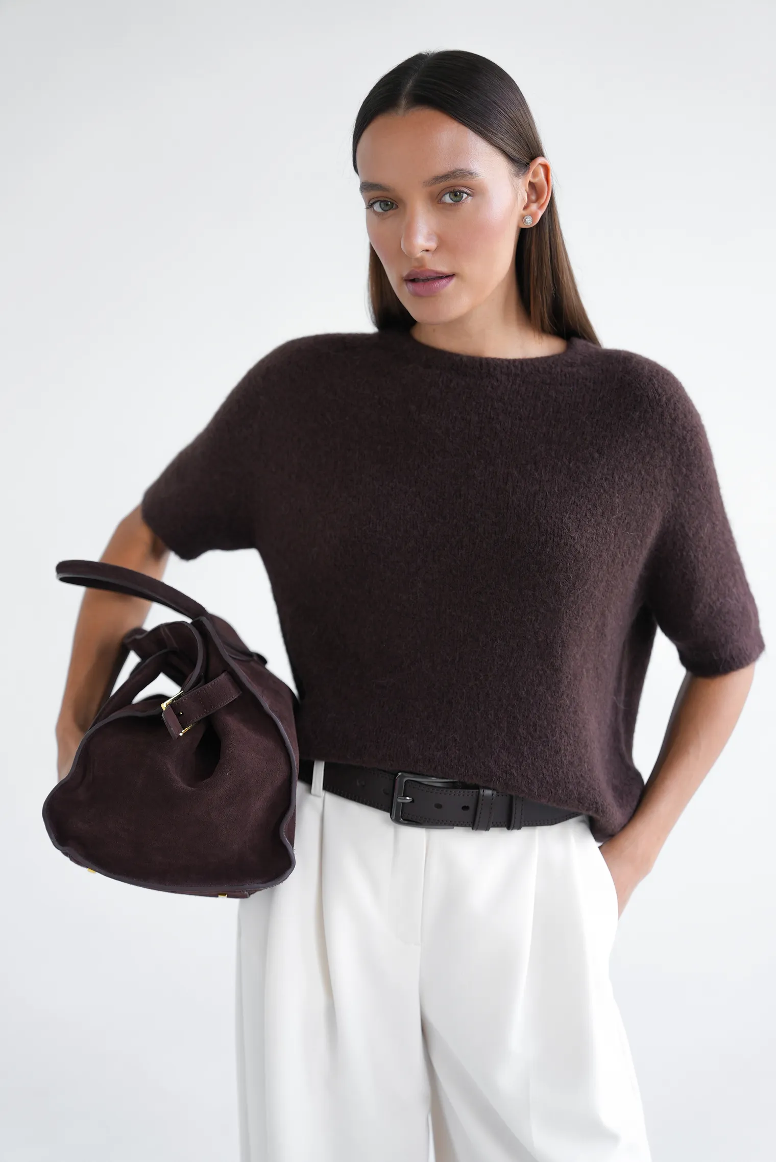 Пуловер мелкой вязки с низким воротником шоколадного цвета фото 1