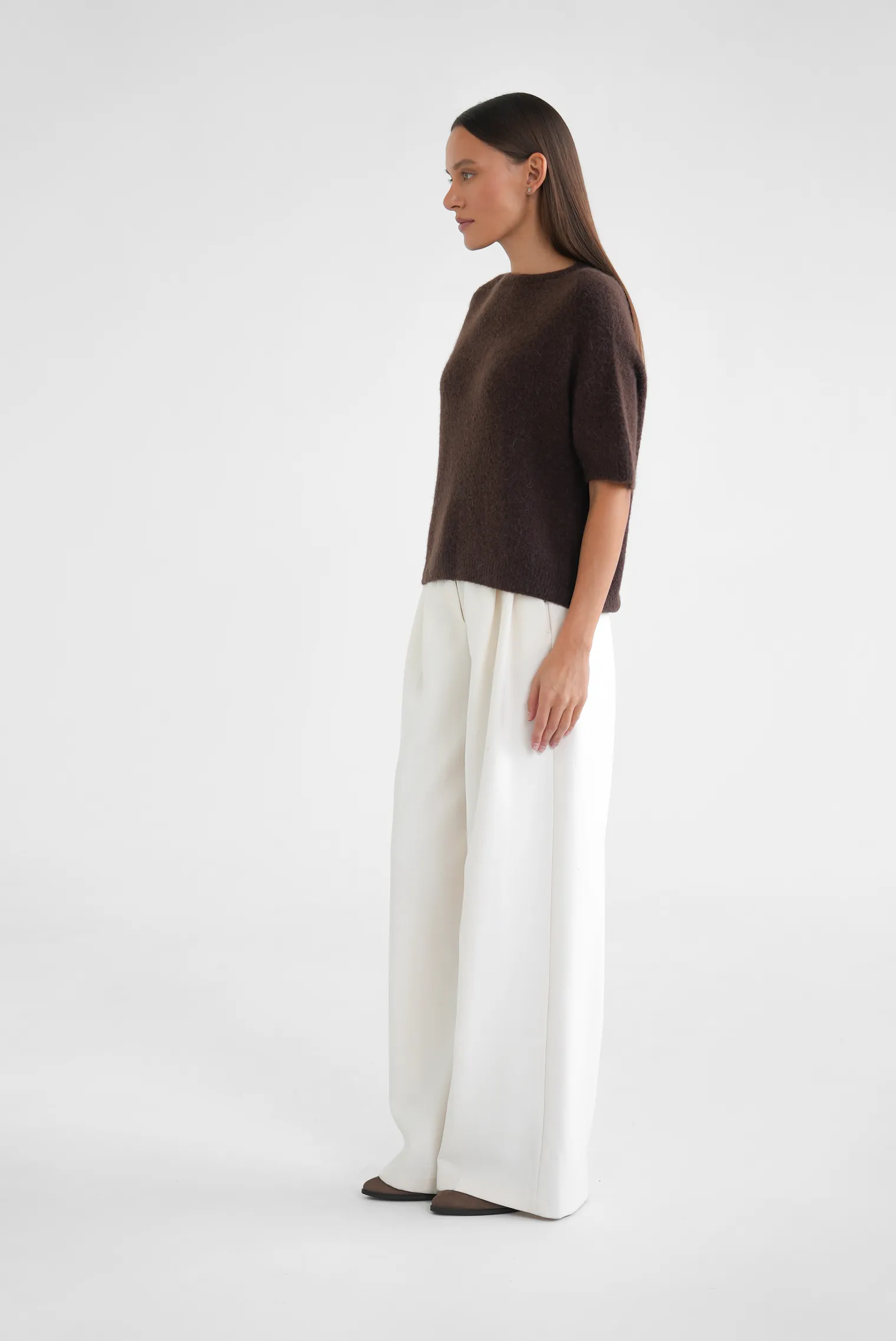 Пуловер мелкой вязки с низким воротником шоколадного цвета фото 6