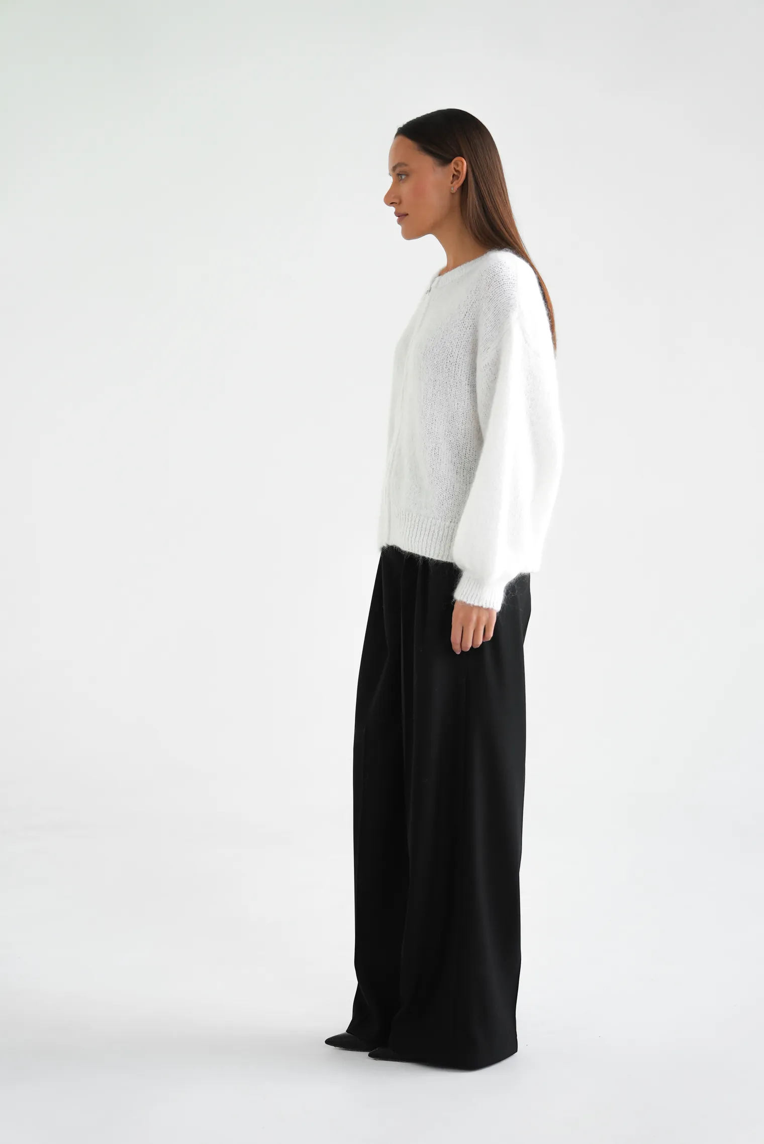 Кардиган крупной вязки из мохера на молнии молочного цвета фото 5