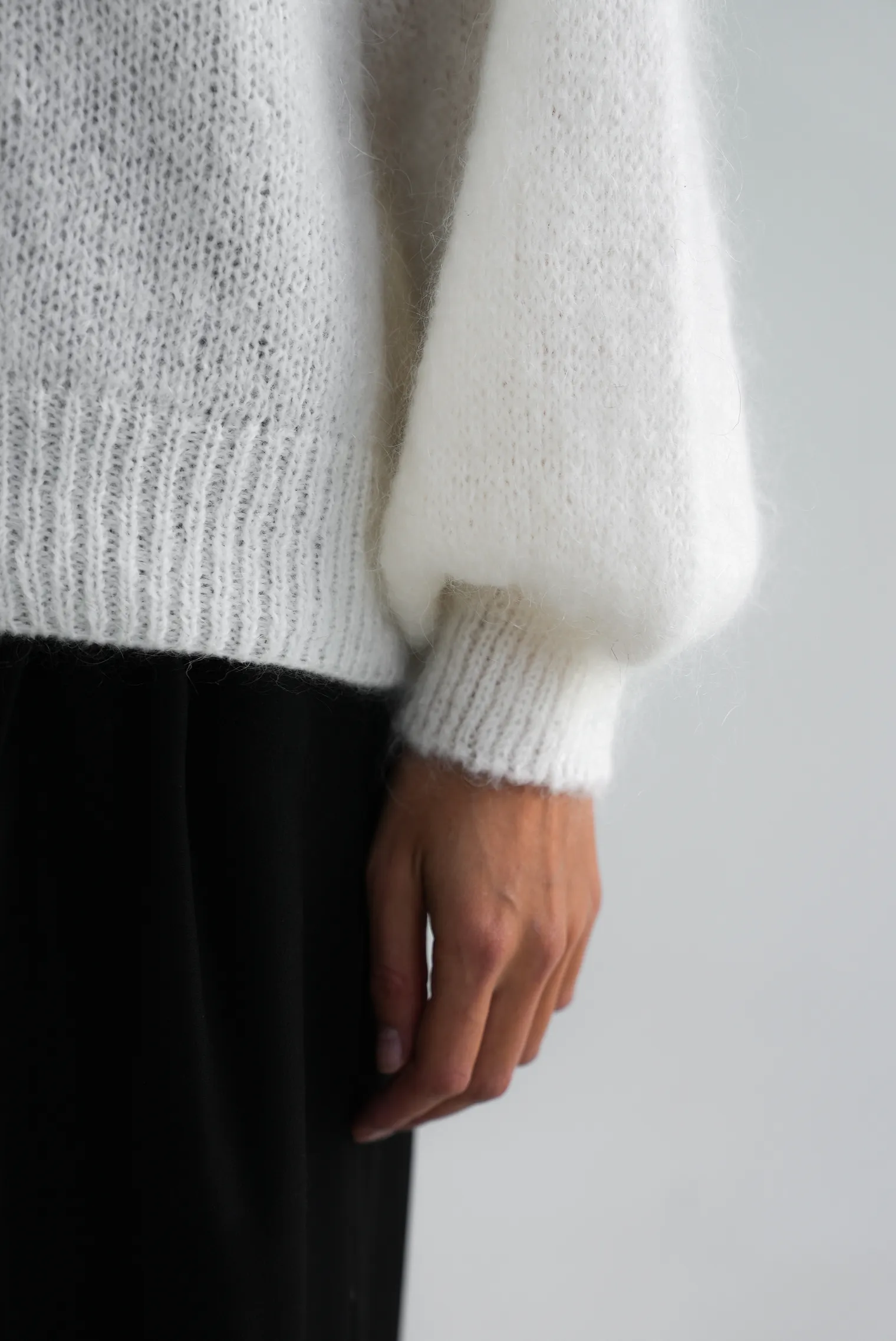 Кардиган крупной вязки из мохера на молнии молочного цвета фото 2