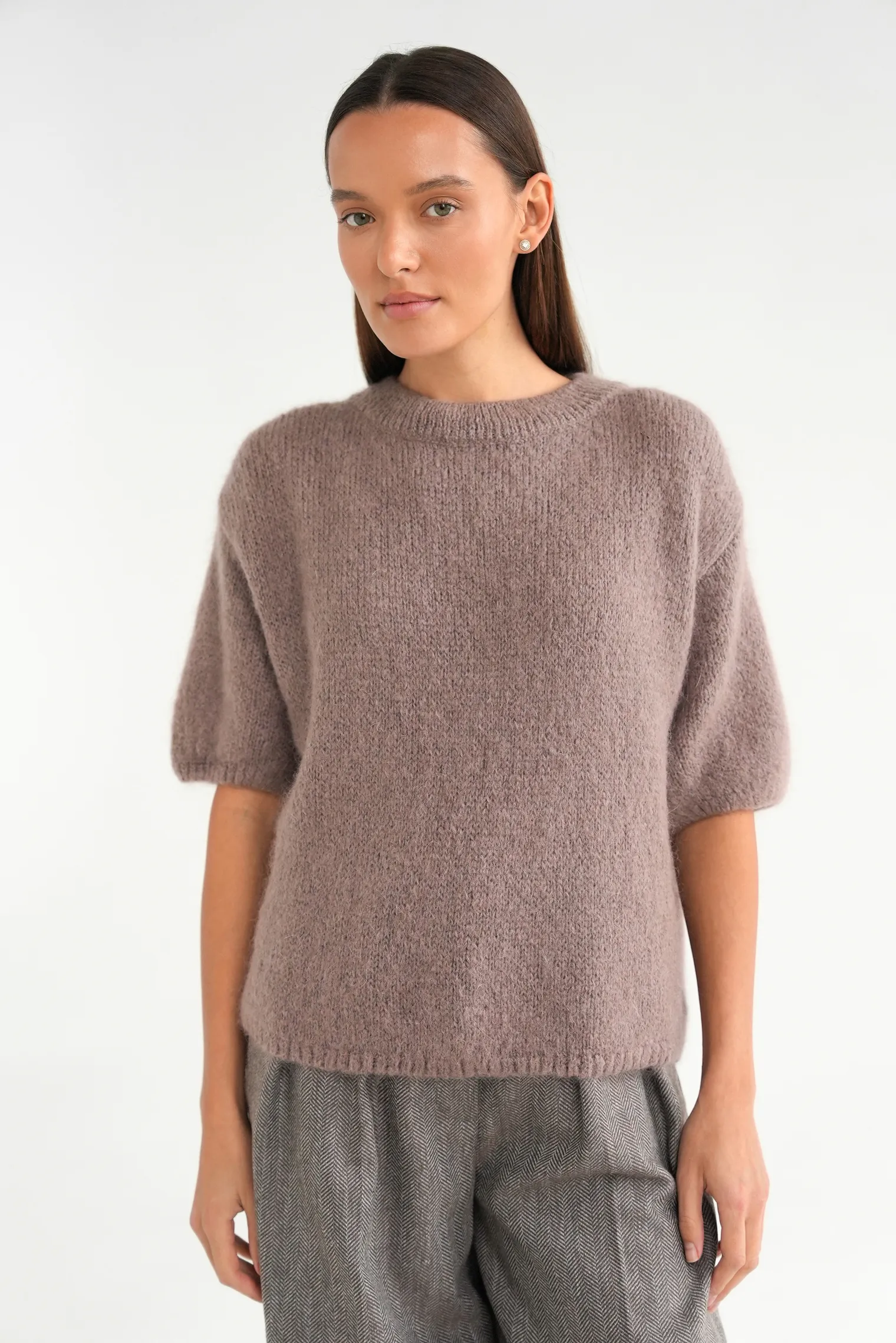 Пуловер крупной вязки с низким воротником  кофейного цвета фото 8