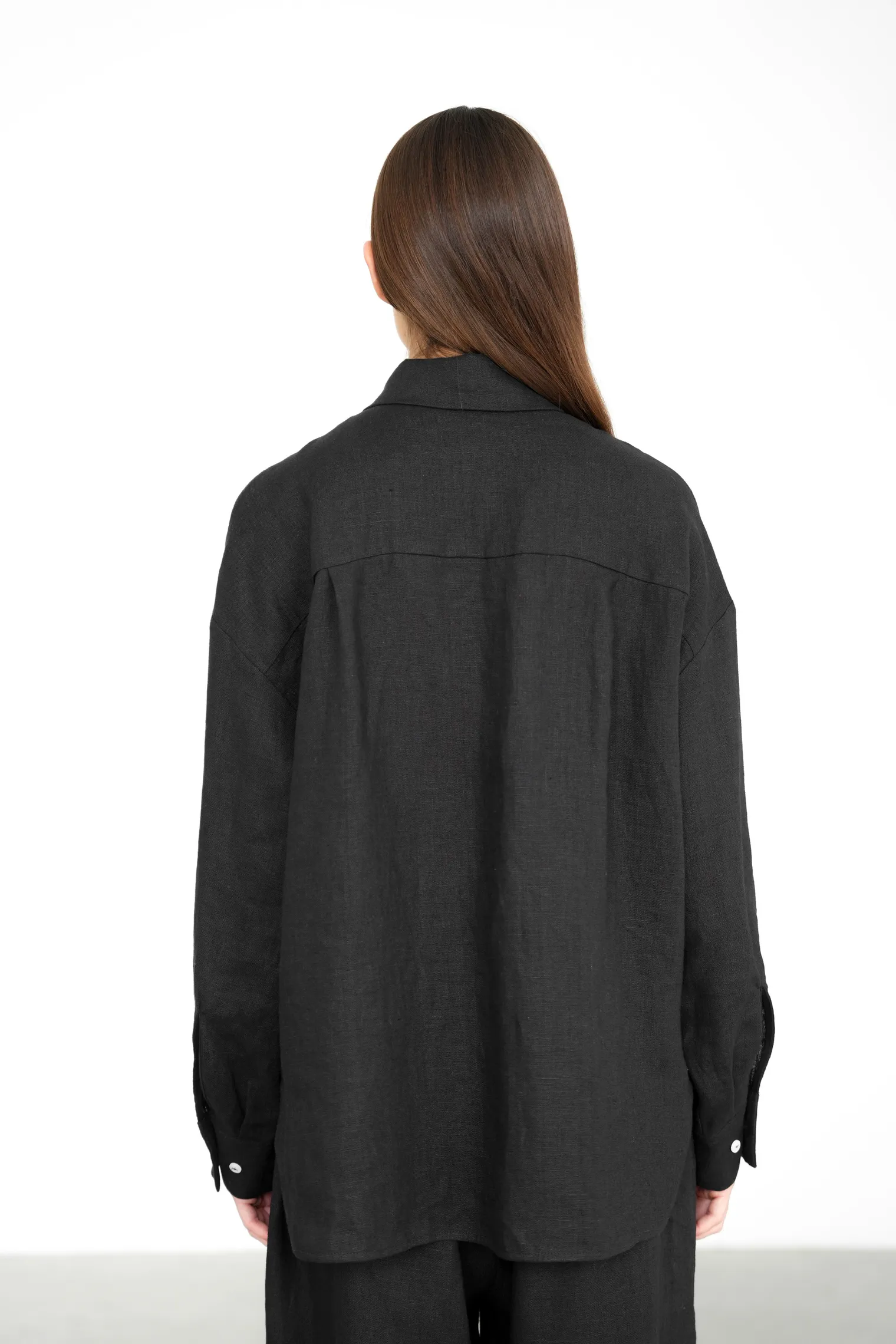 Рубашка свободного кроя изо льна чёрного цвета фото 3