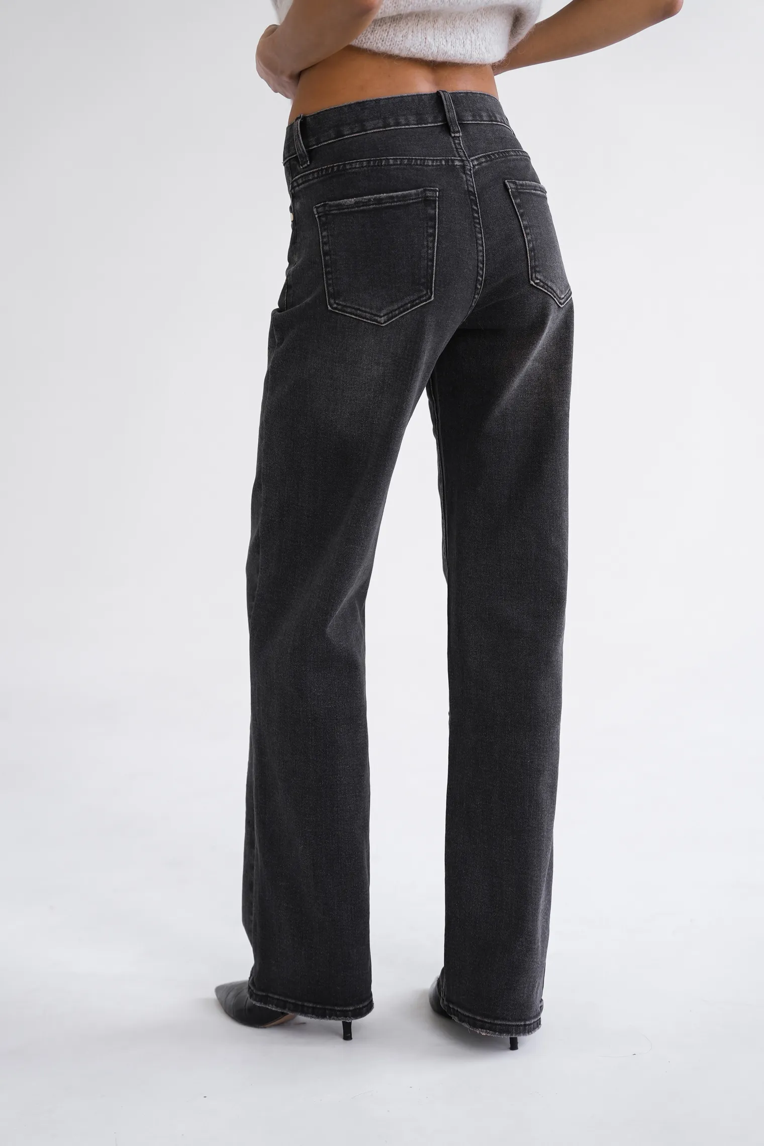 Джинсы свободного кроя в винтажном стиле графитового цвета фото 4