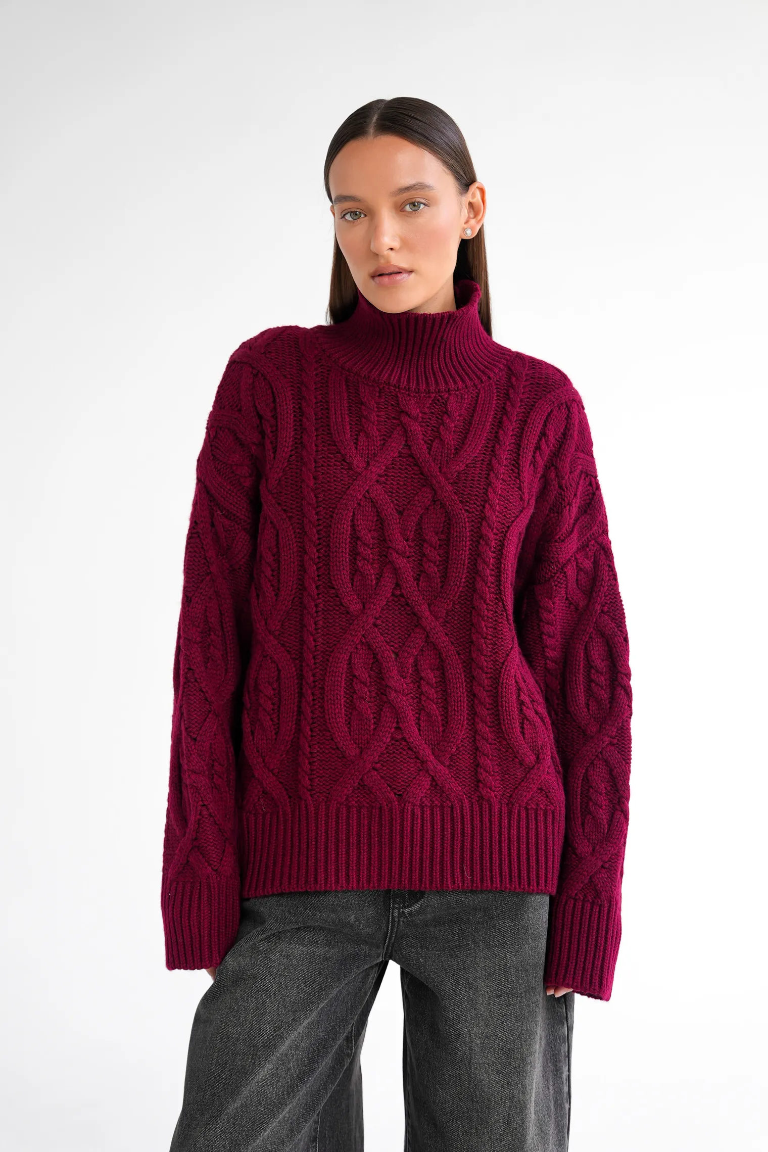 Джемпер крупной вязки с узором араны бордового цвета фото 6