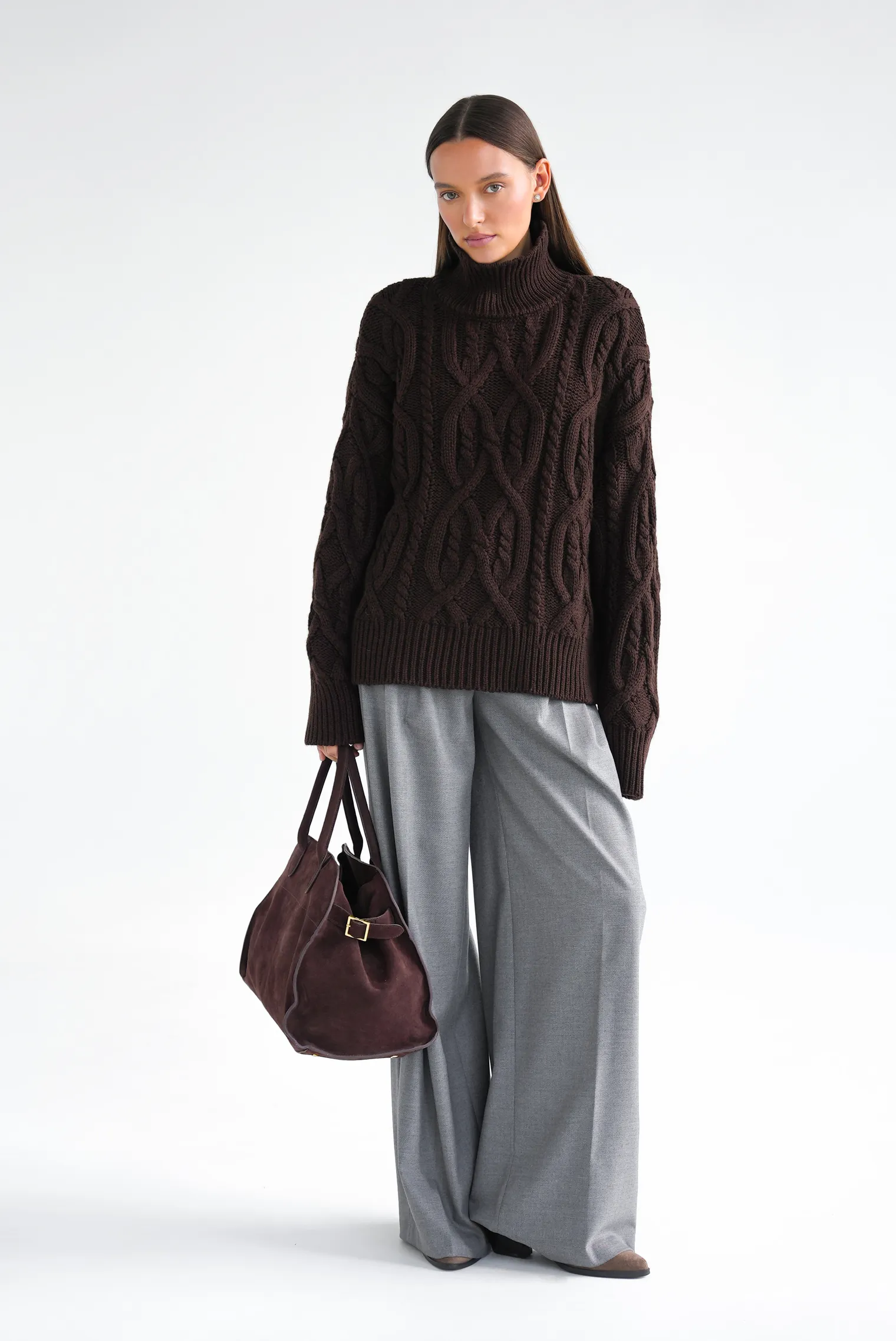 Джемпер крупной вязки с узором араны цвета горький шоколад фото 10