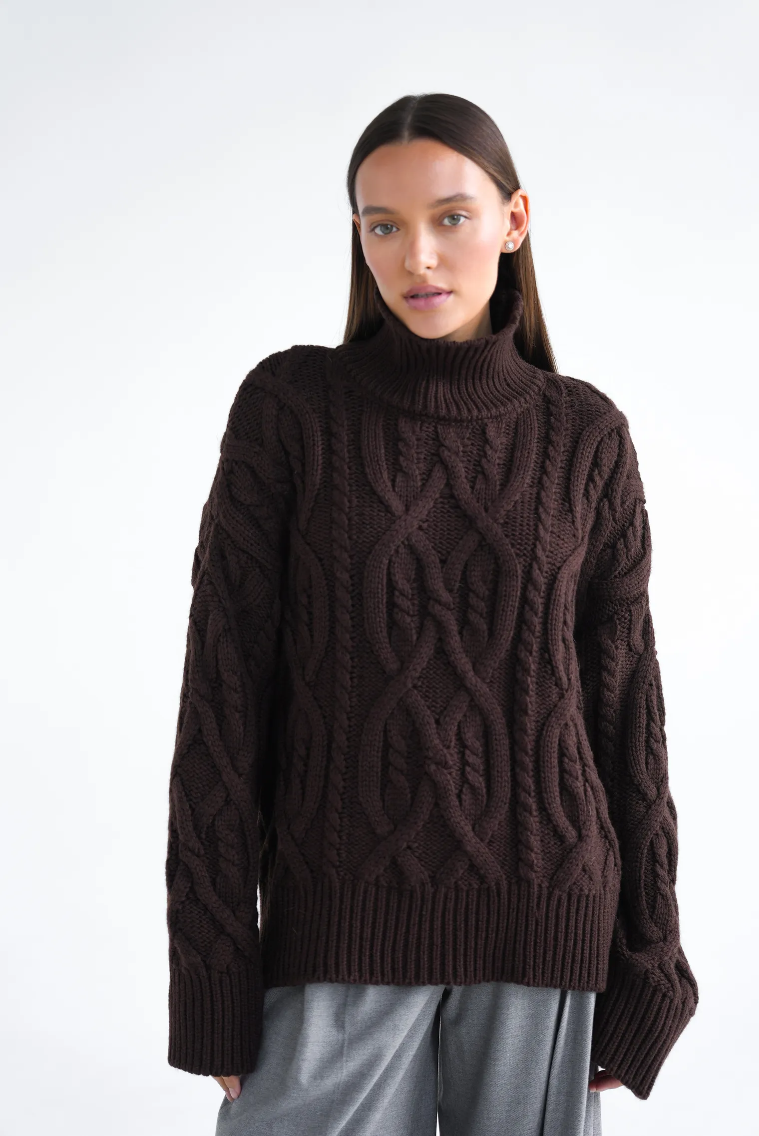Джемпер крупной вязки с узором араны цвета горький шоколад фото 7